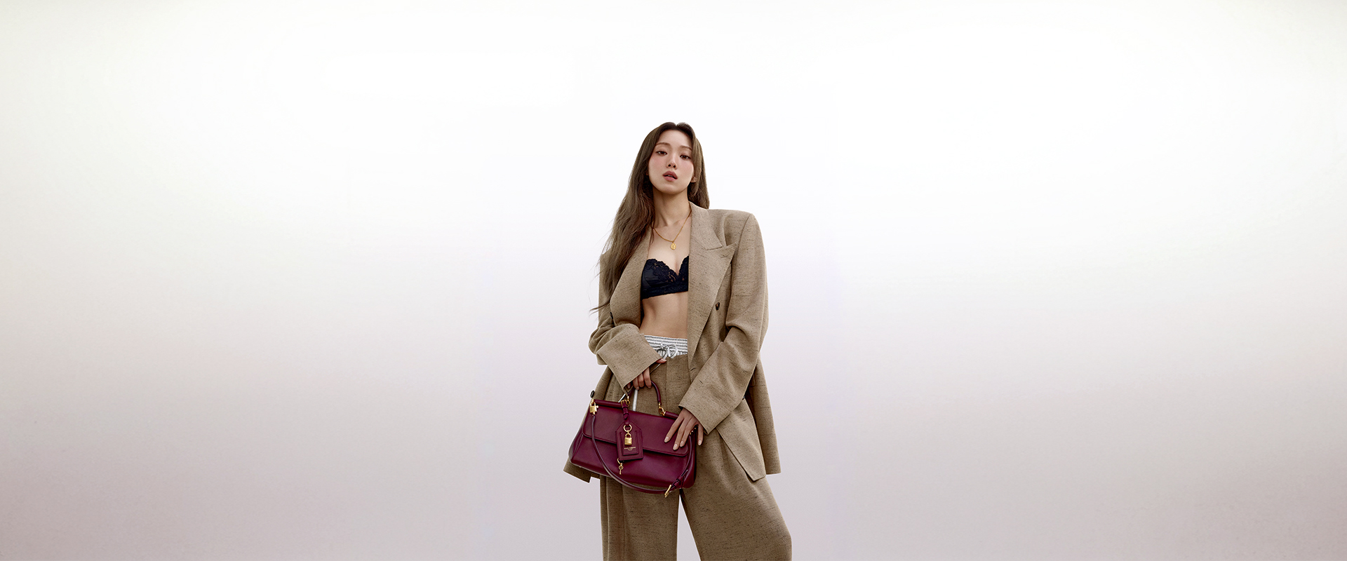 https://asset.dolcegabbana.com.cn/dg-prod-eshop/00578276-e0b3-4dca-95a4-4b760603373a.jpg