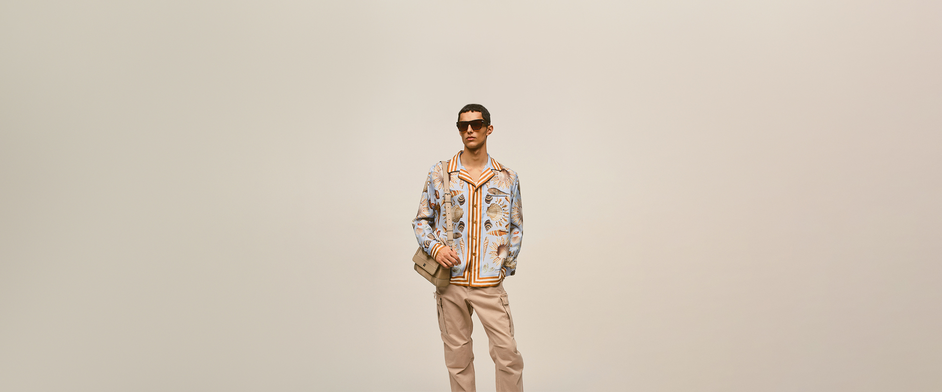 https://asset.dolcegabbana.com.cn/dg-prod-eshop/00cb0243-75db-48a5-b287-06d79aba17af.jpg
