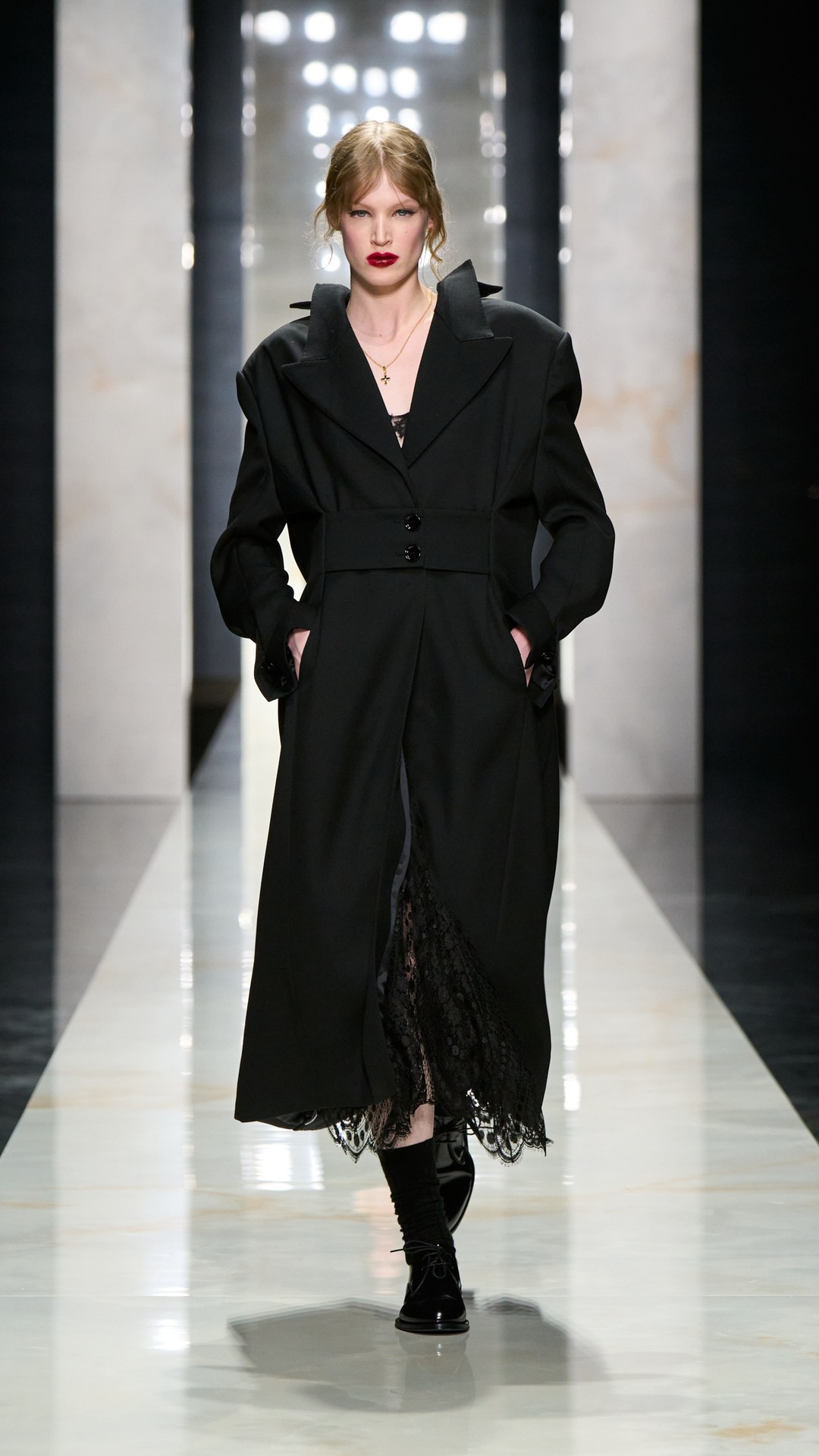 dolce-and-gabbana-women-fall-winter-26-fashion-show-look-01-1