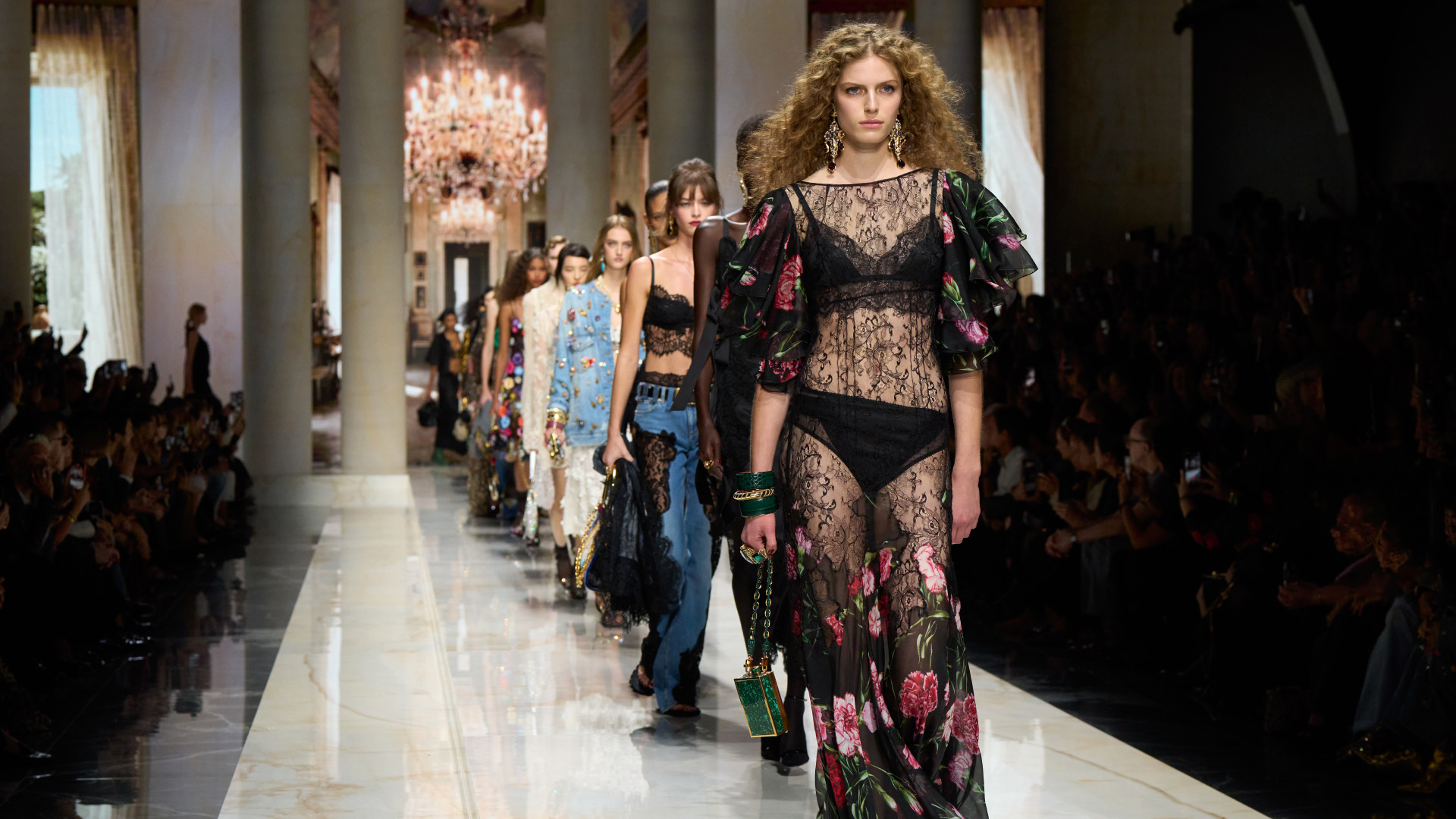 dolce-and-gabbana-women-spring-summer-2027-fashion-show-post-cover-desk