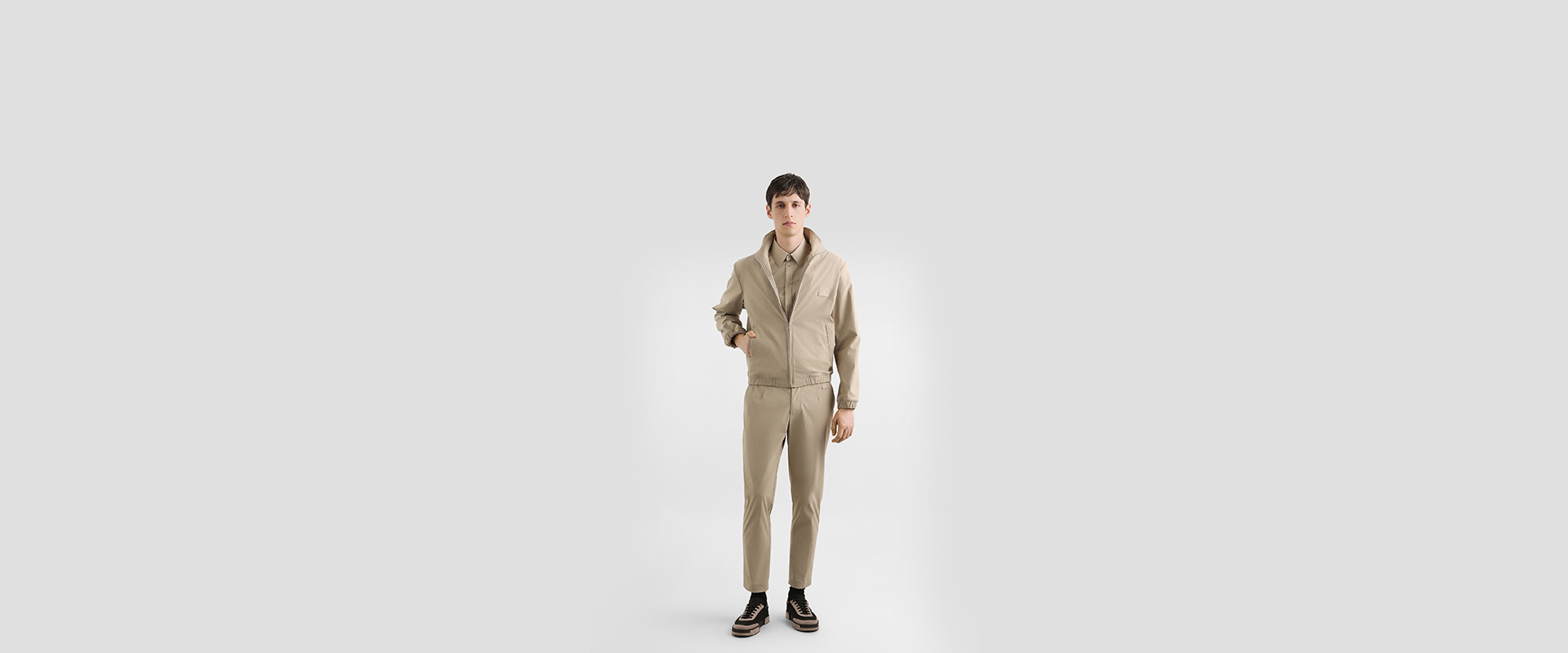 https://asset.dolcegabbana.com.cn/dg-prod-eshop/0f29c9a4-69d3-4a0c-88b6-2021a0bcba61.jpg