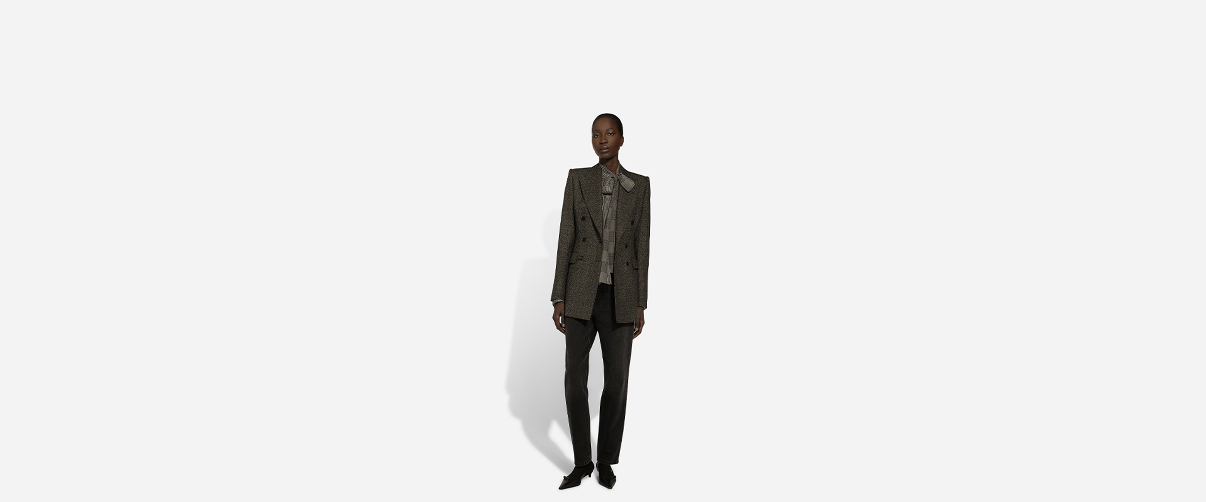 https://asset.dolcegabbana.com.cn/dg-prod-eshop/1066a236-71ef-45a5-9340-86cce2c98d7e.jpg