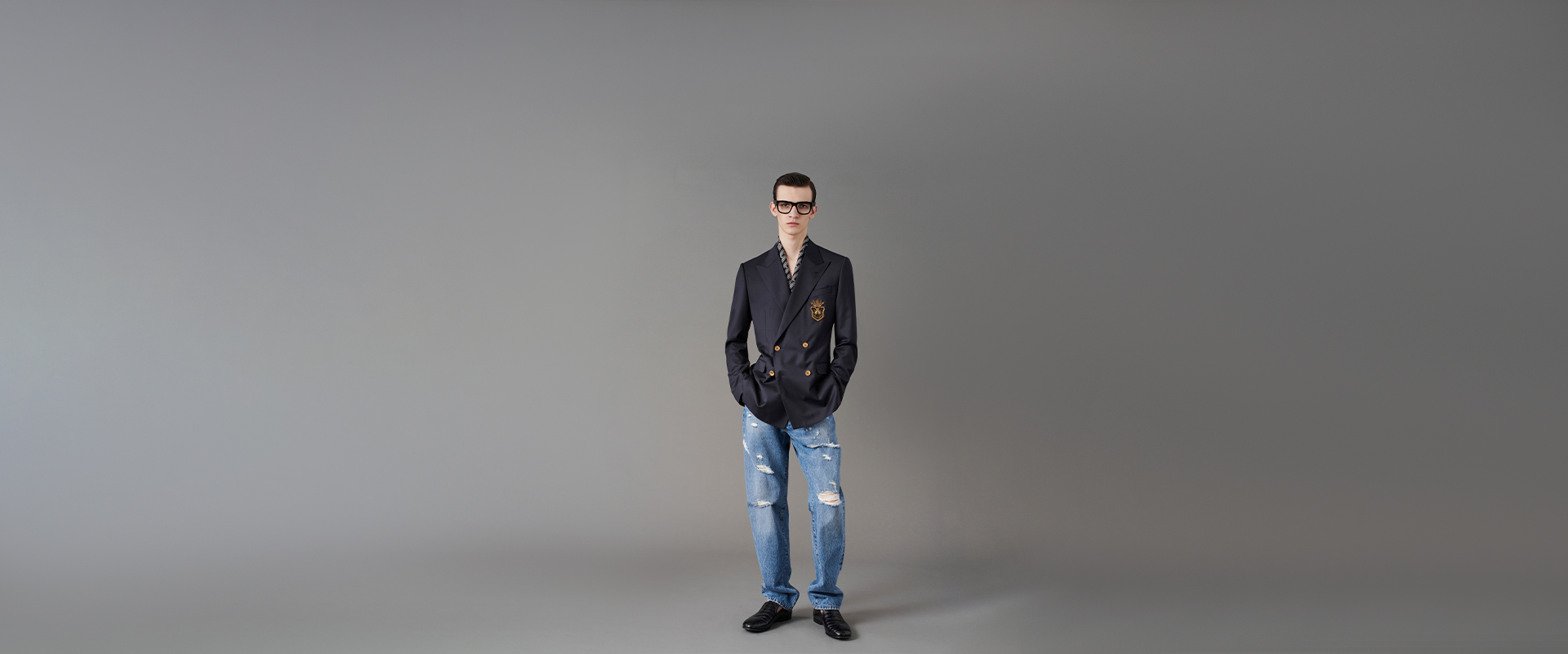https://asset.dolcegabbana.com.cn/dg-prod-eshop/1b0c3ae7-5b6f-4e2f-9bda-86f3d2458fb0.jpg