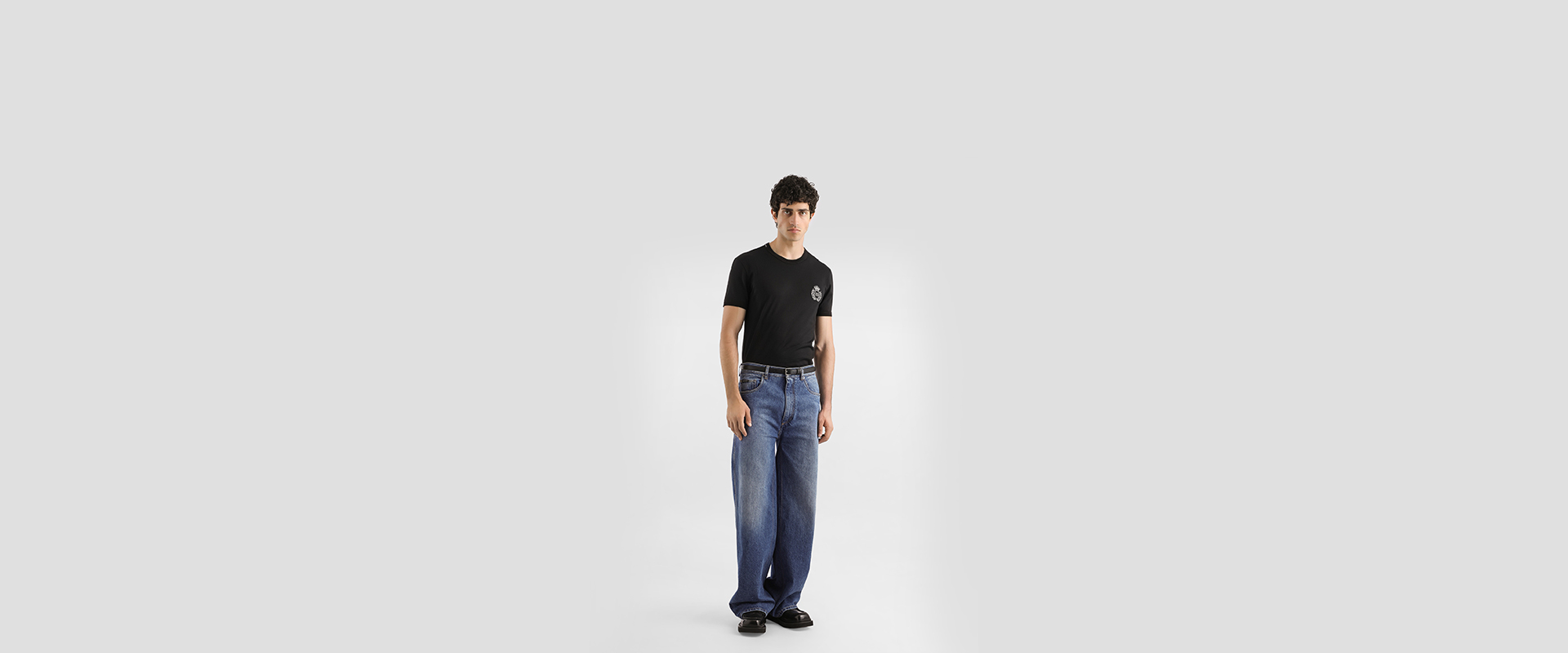 https://asset.dolcegabbana.com.cn/dg-prod-eshop/1b6e1ce5-8fb2-4c12-aa67-051cf14da51c.jpg