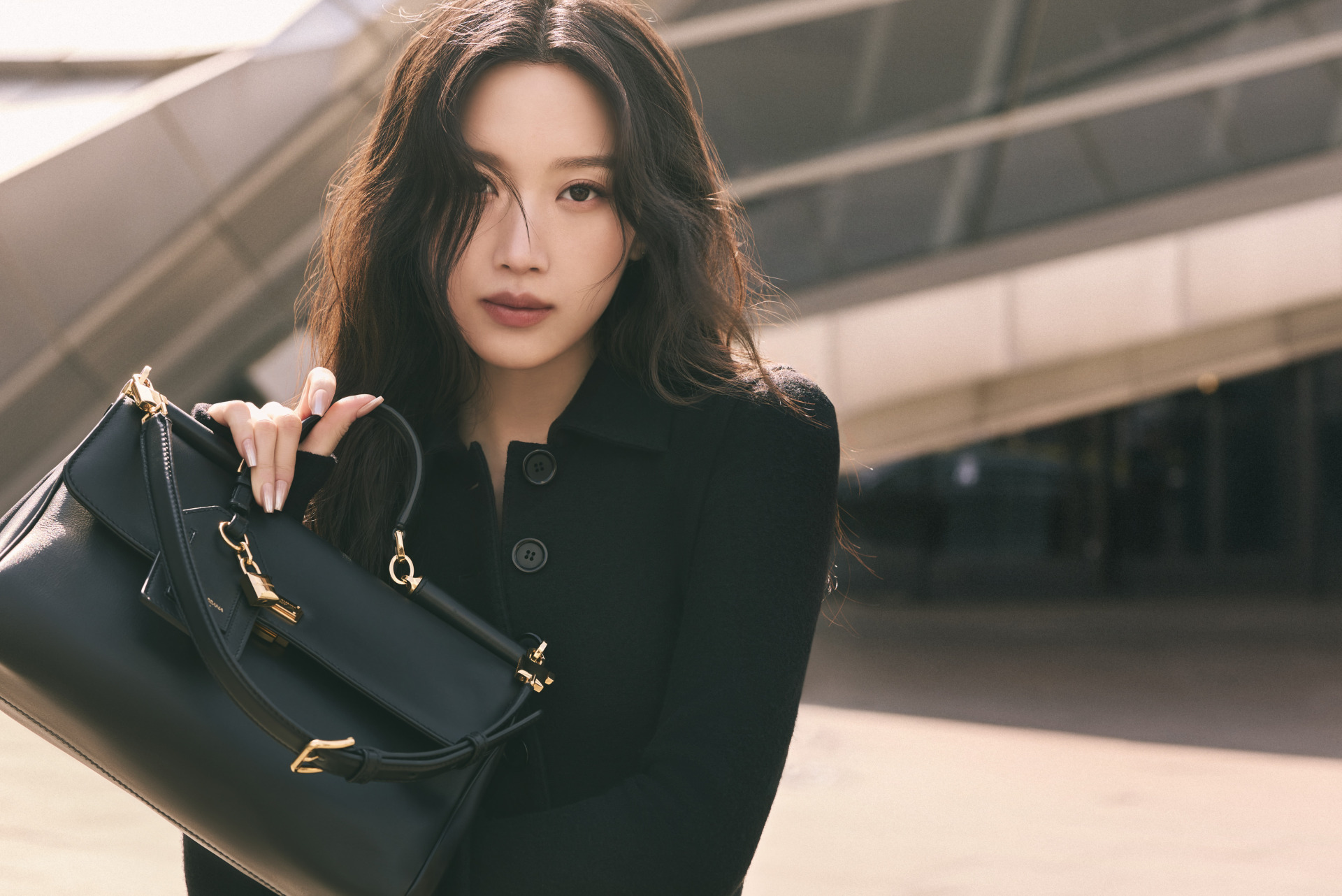 DG_ADV_APAC_FW25_PH_JUNGWOOK-MOK_WOMAN_12-13_NO_LOGO