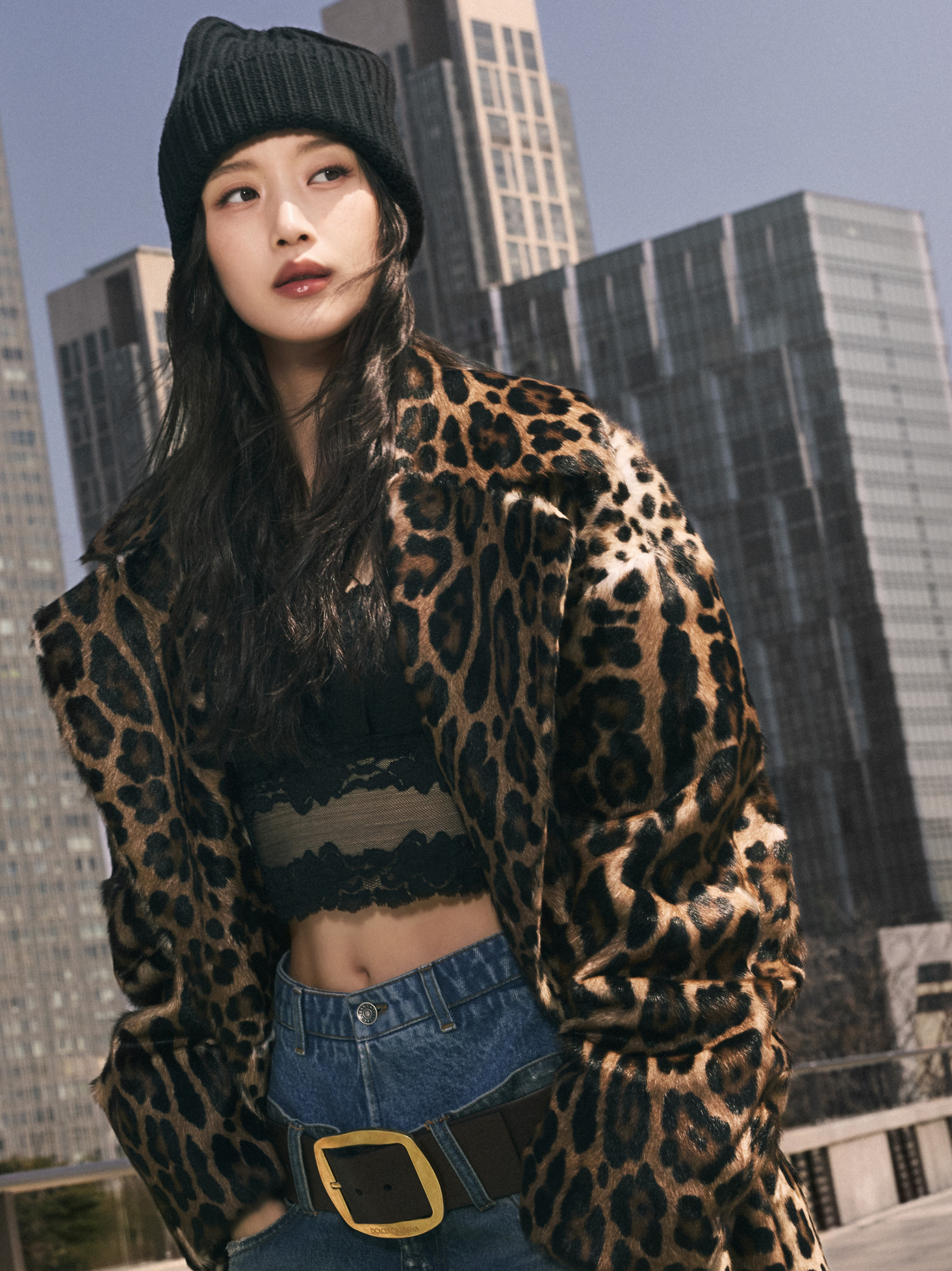 DG_ADV_APAC_FW25_PH_JUNGWOOK-MOK_WOMAN_01_NO_LOGO