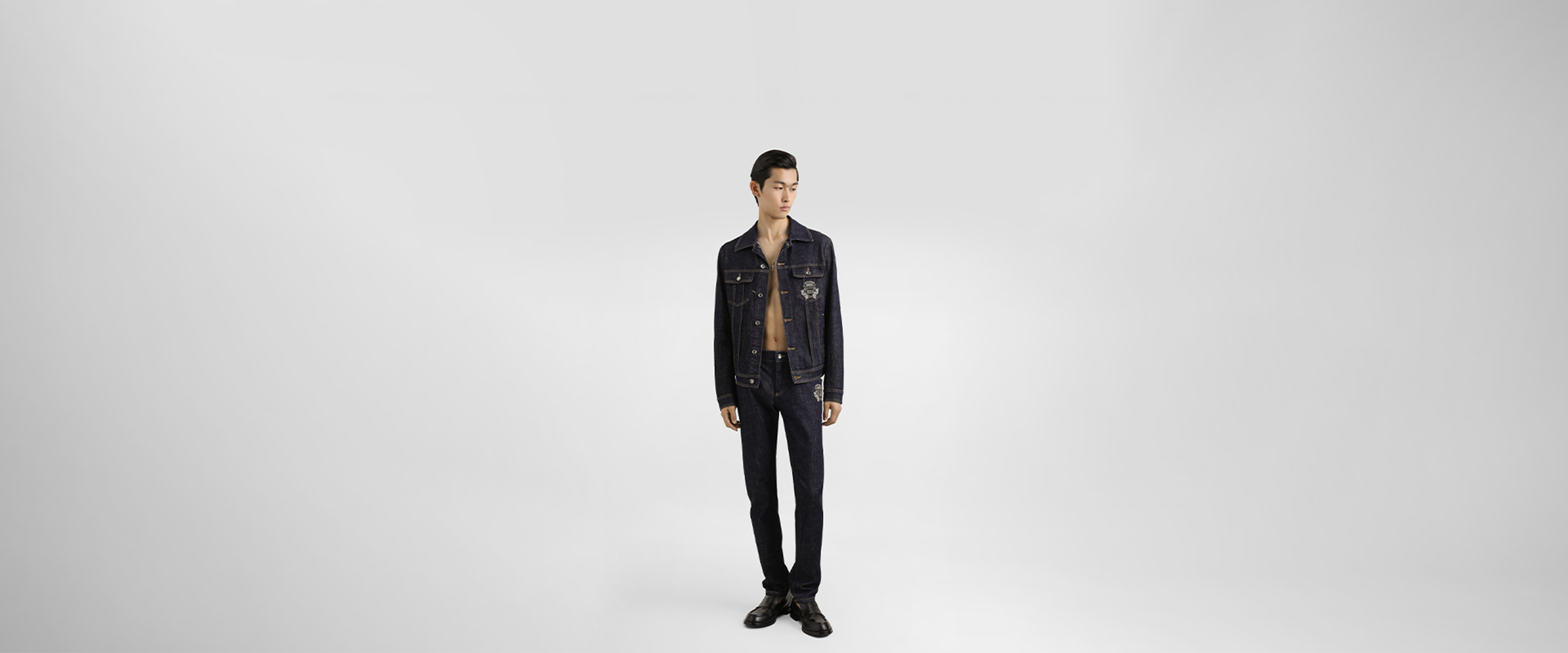https://asset.dolcegabbana.com.cn/dg-prod-eshop/46a8ad71-218b-46e1-b96e-83c552b76db8.jpg