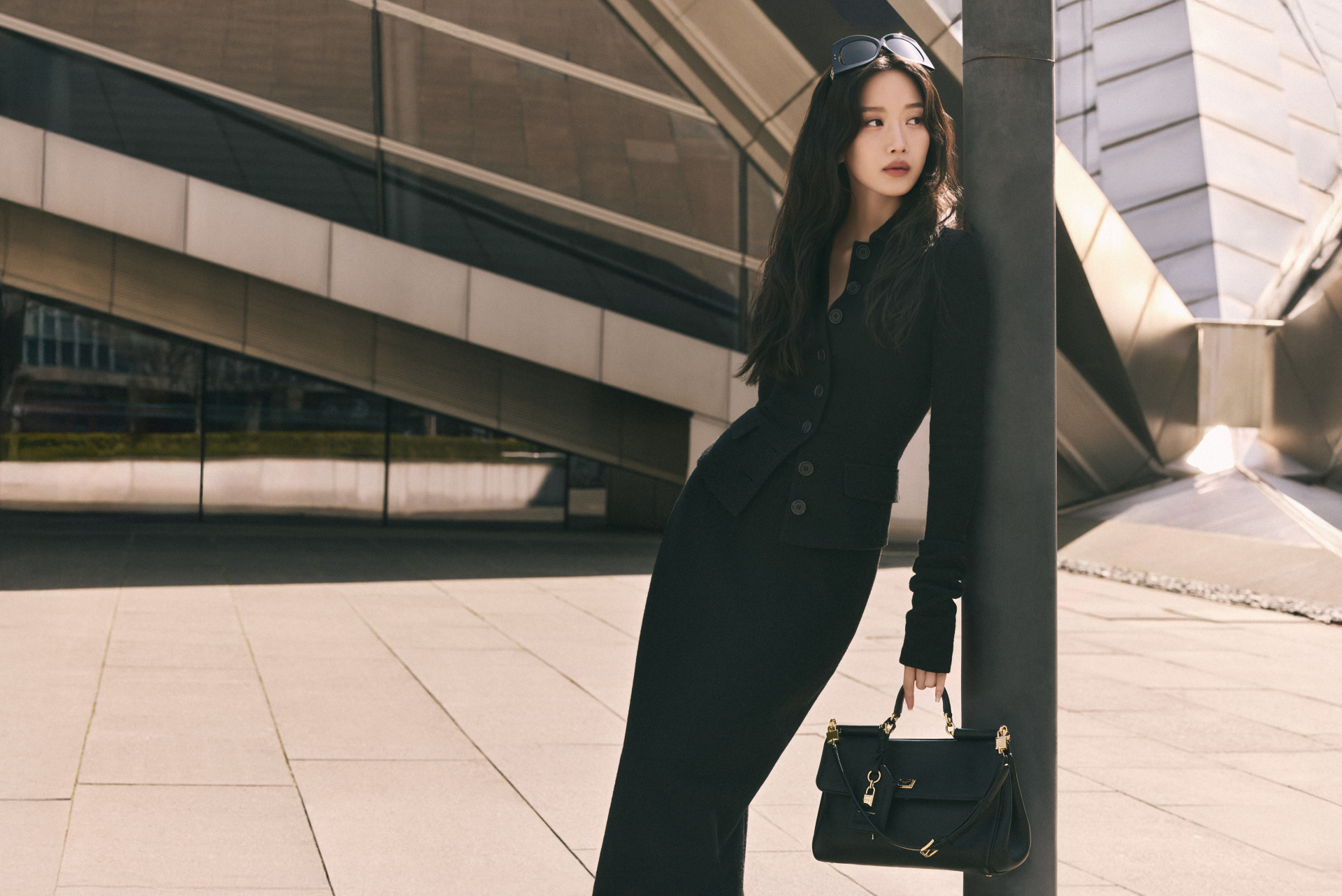 DG_ADV_APAC_FW25_PH_JUNGWOOK-MOK_WOMAN_08-09_NO_LOGO