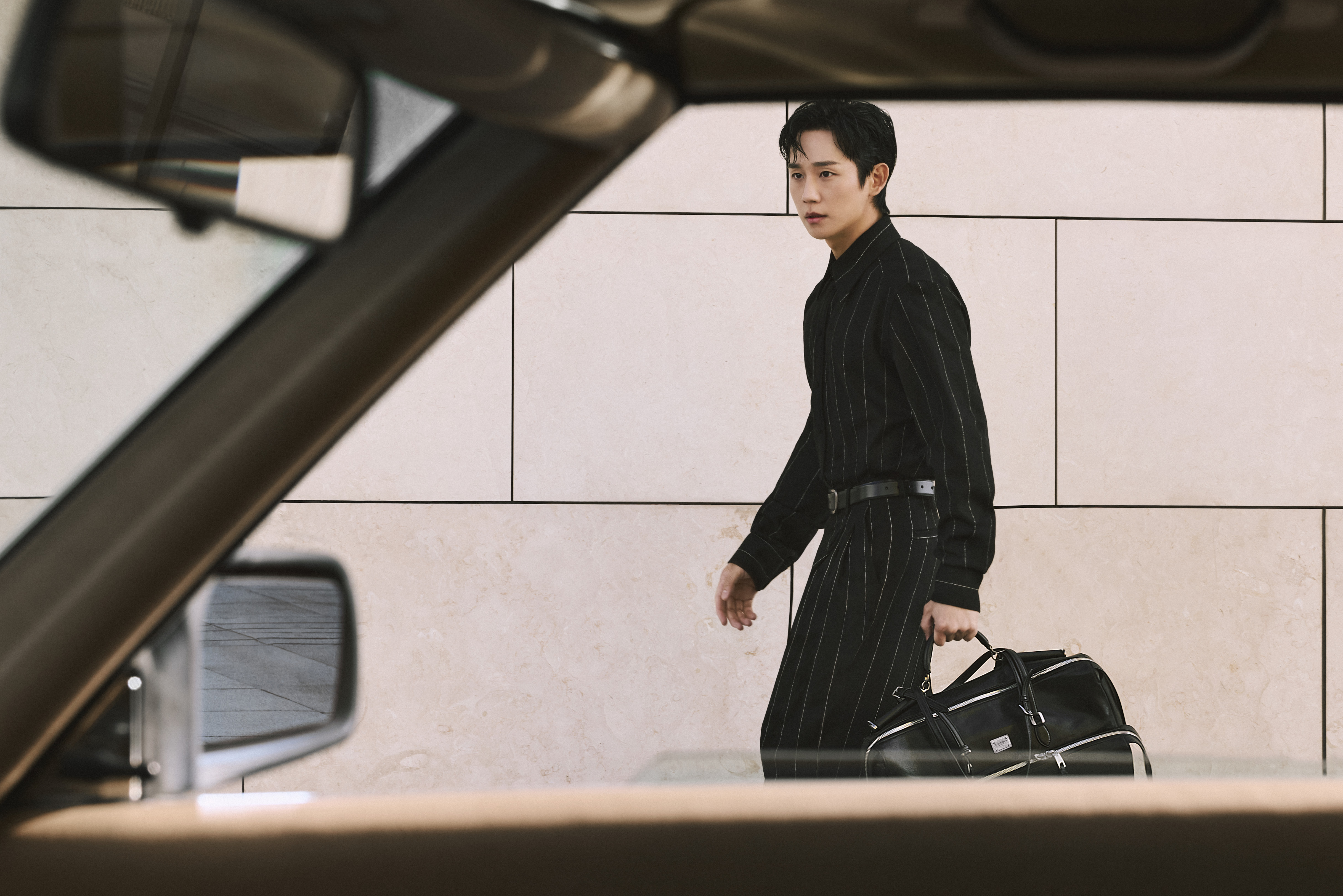 DG_ADV_APAC_FW25_PH_JUNGWOOK-MOK_MAN_31-32_NO_LOGO