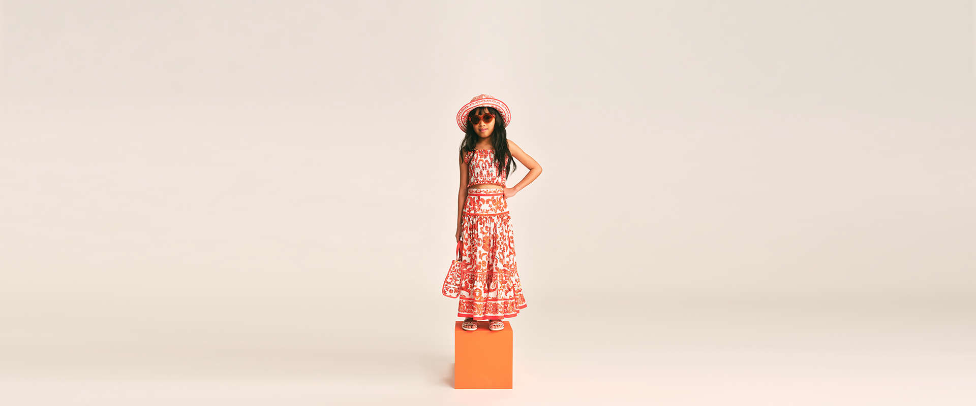 https://asset.dolcegabbana.com.cn/dg-prod-eshop/5a09d275-6a18-45fc-89d2-de43b9f049ec.jpg