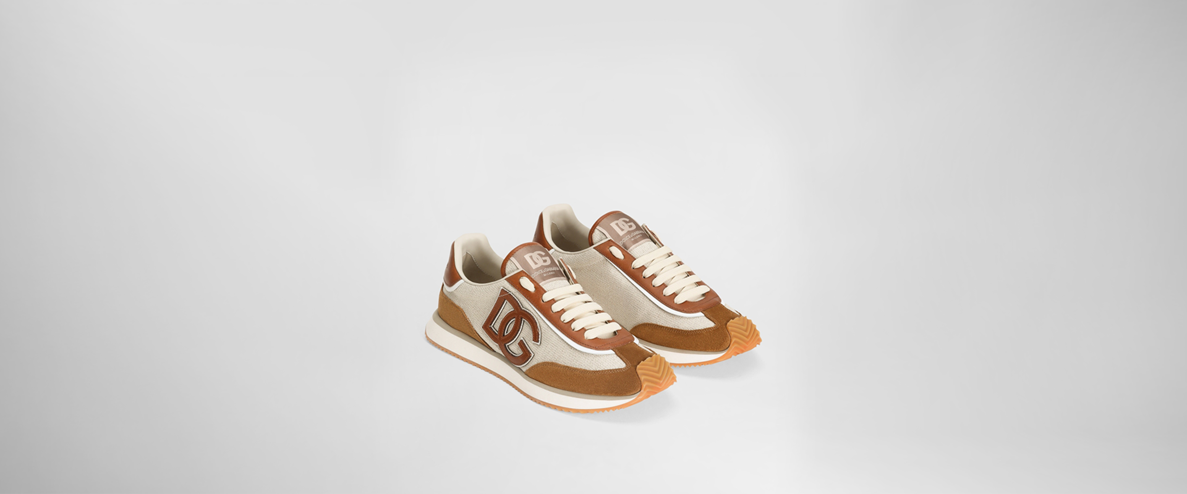 https://asset.dolcegabbana.com.cn/dg-prod-eshop/5a1f66bc-f7cf-42ed-bda4-4080fb8a8a4c.jpg