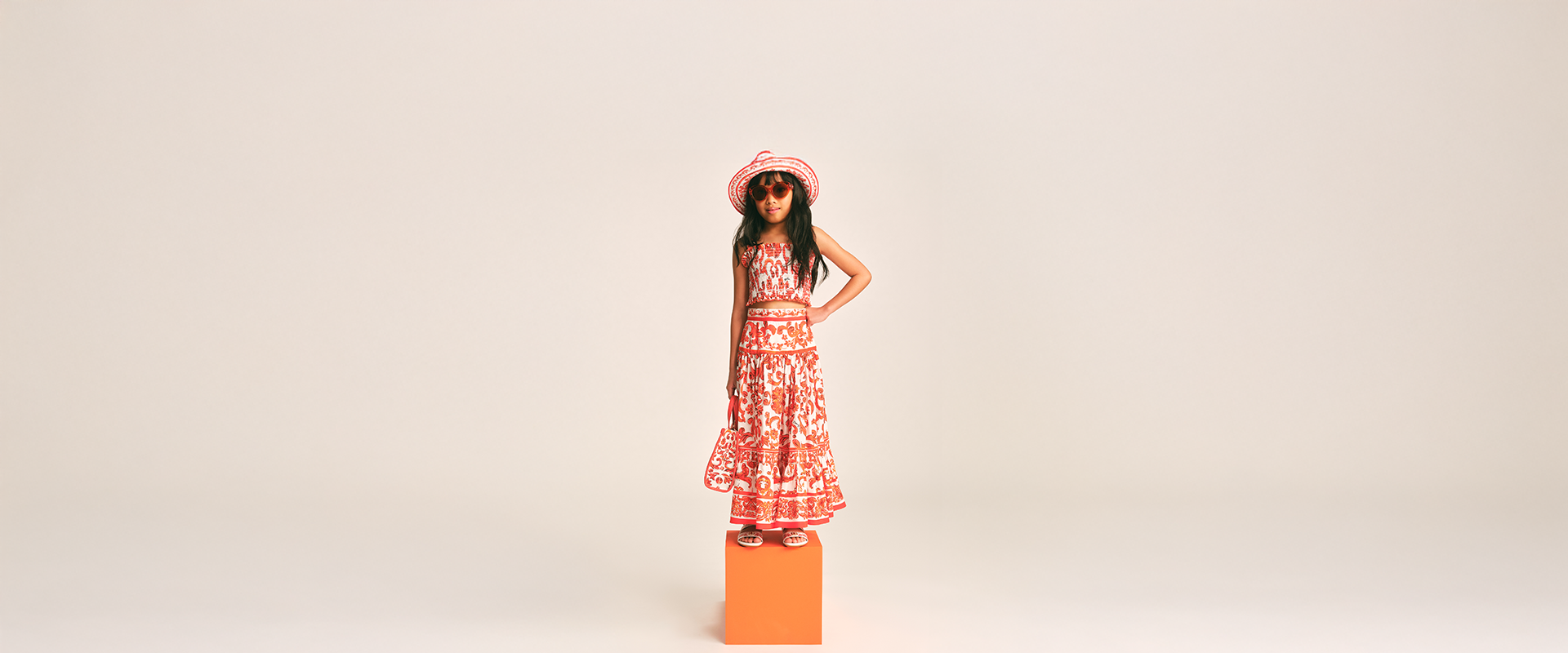 https://asset.dolcegabbana.com.cn/dg-prod-eshop/5f550276-7ffb-4ad6-9efa-6bba0c7a4d6b.png