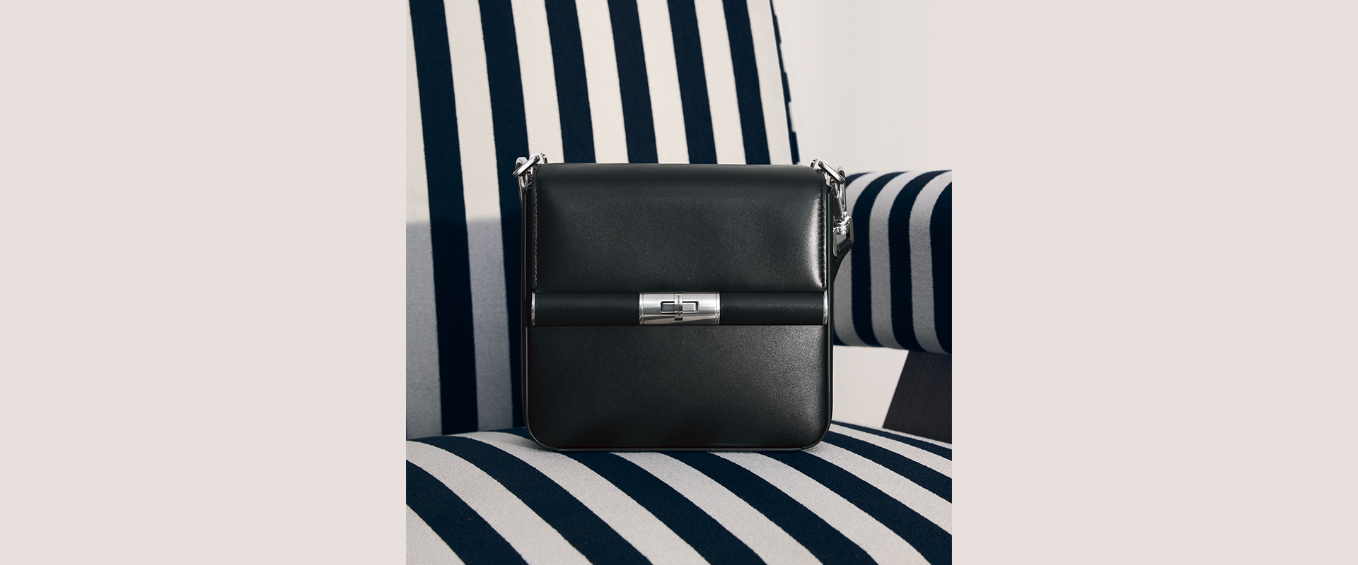 https://asset.dolcegabbana.com.cn/dg-prod-eshop/63d0b80c-54ce-447e-b5ec-a2d335575547.jpg