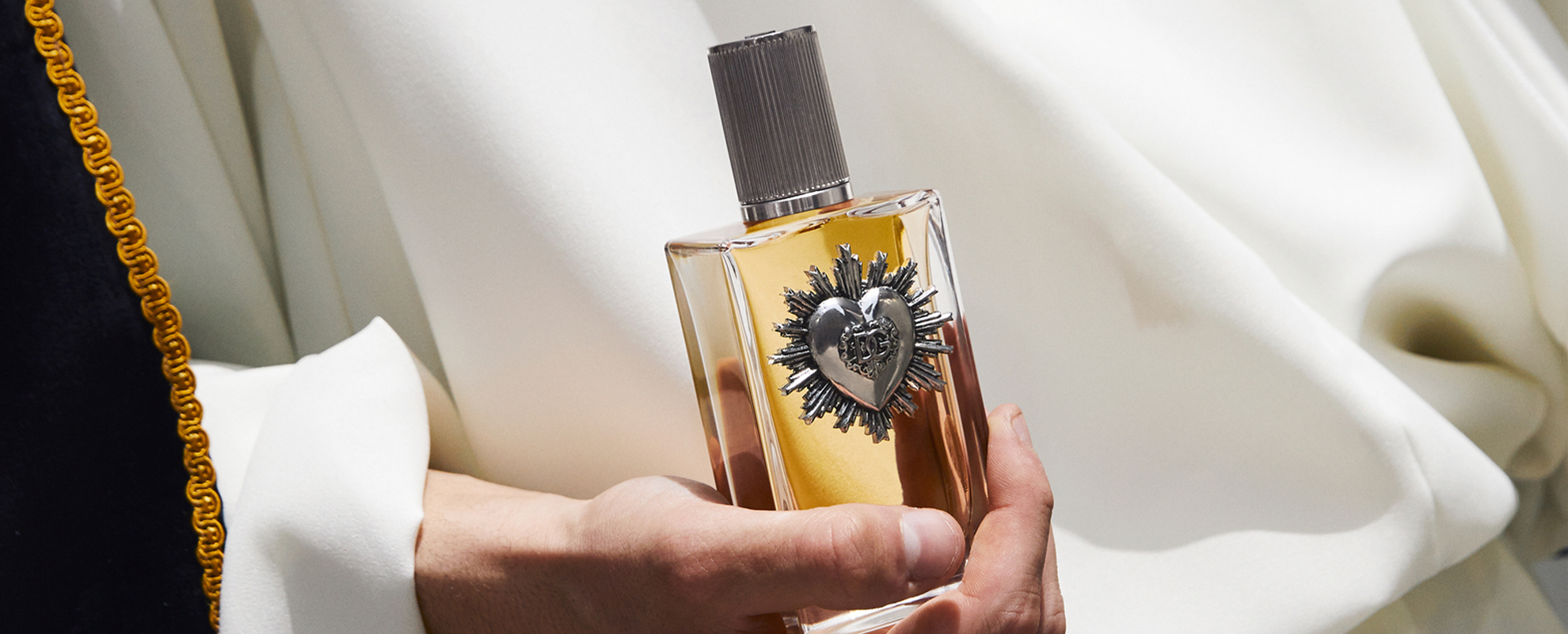 https://asset.dolcegabbana.com.cn/dg-prod-eshop/6a535c26-085b-4c2f-9960-3c3d87c3dc17.jpg