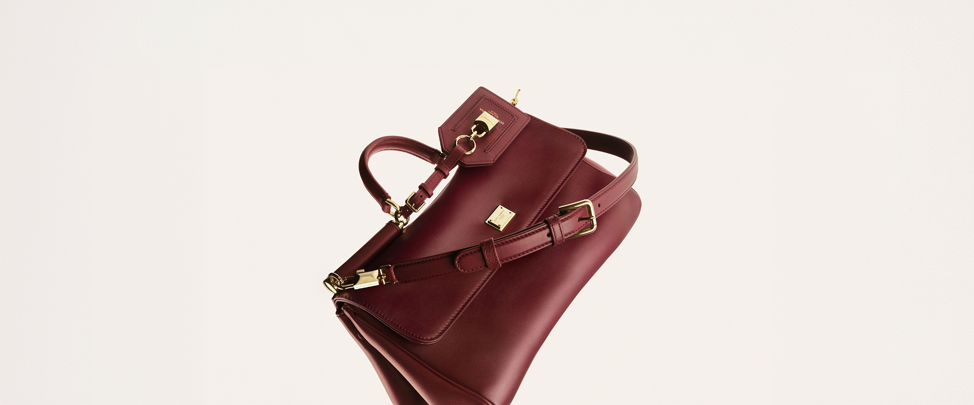 https://asset.dolcegabbana.com.cn/dg-prod-eshop/6c2340d9-84f7-4dd0-a797-babce1f59753.png