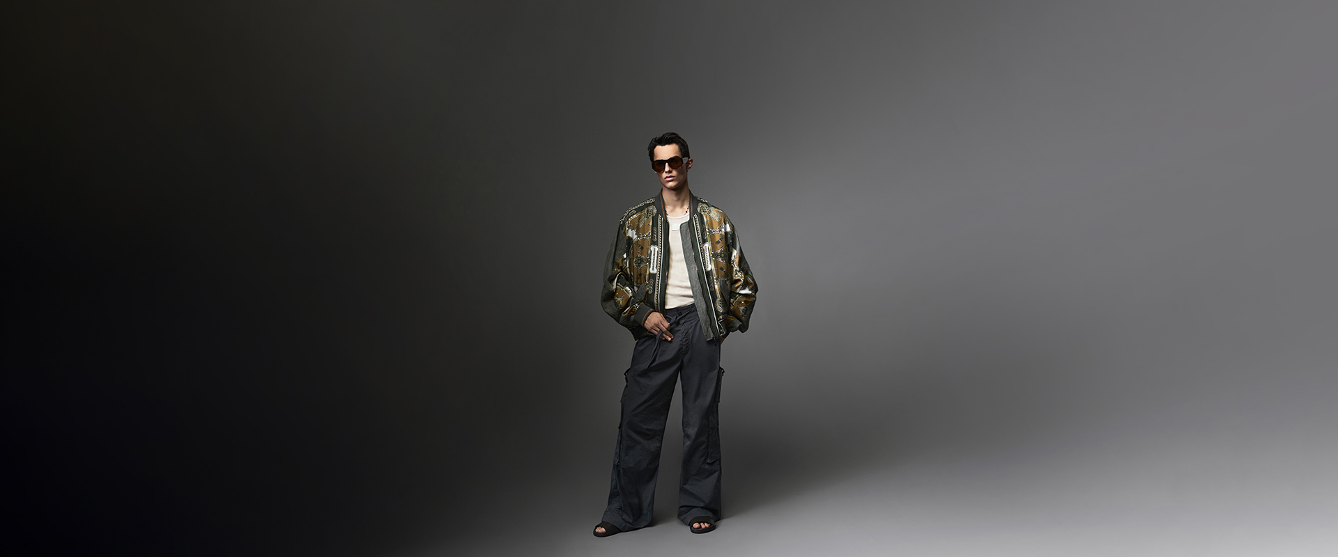 https://asset.dolcegabbana.com.cn/dg-prod-eshop/6ce7e61d-ead2-492c-bce7-d07c412d57f0.jpg
