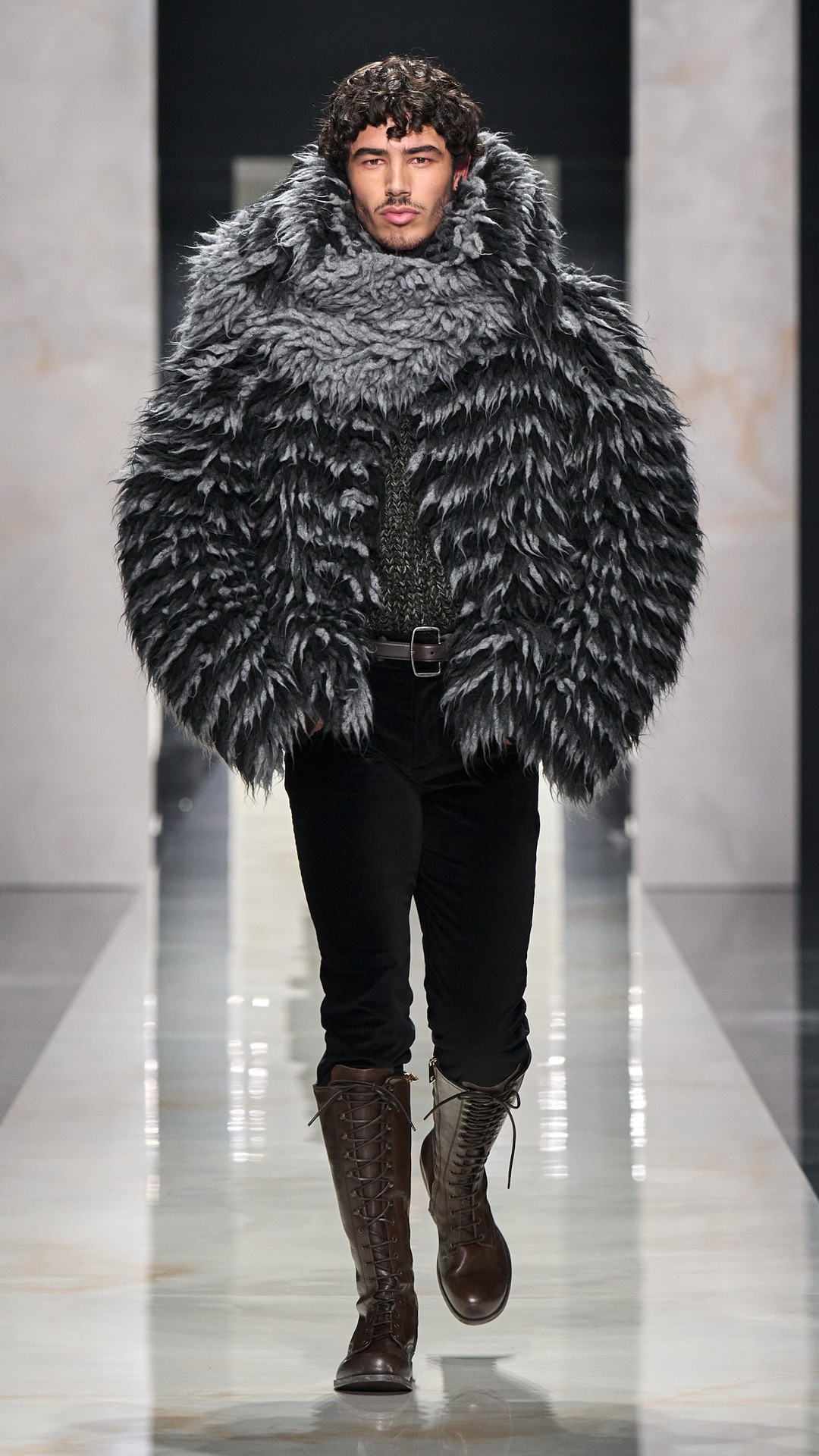 dolce-and-gabbana-men-fall-winter-26-fashion-show-look-01