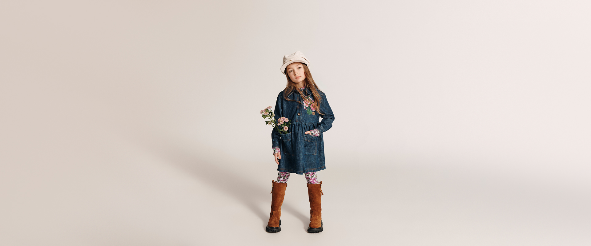 https://asset.dolcegabbana.com.cn/dg-prod-eshop/76fc5f15-bc77-4053-b56b-347747325c95.jpg