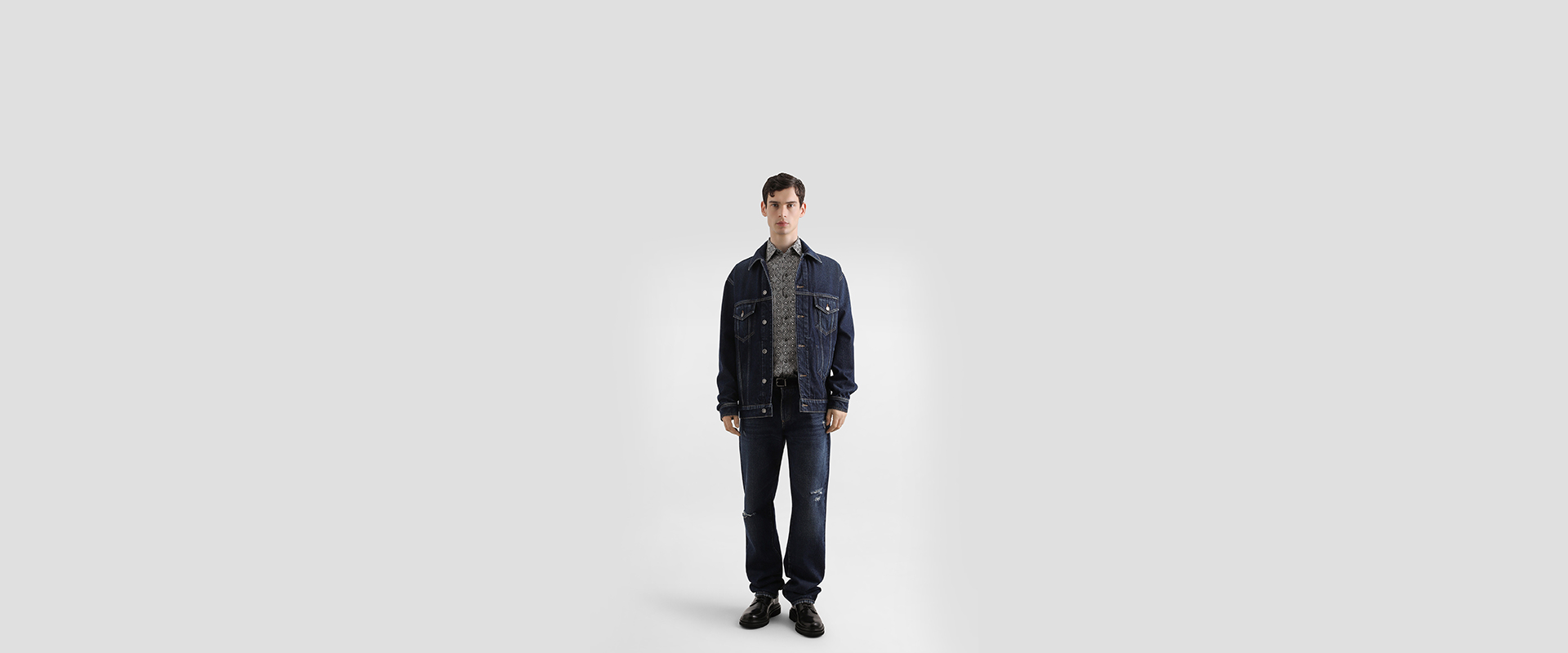 https://asset.dolcegabbana.com.cn/dg-prod-eshop/7a90c746-15de-4f5f-87e6-7e1bb04eb615.jpg