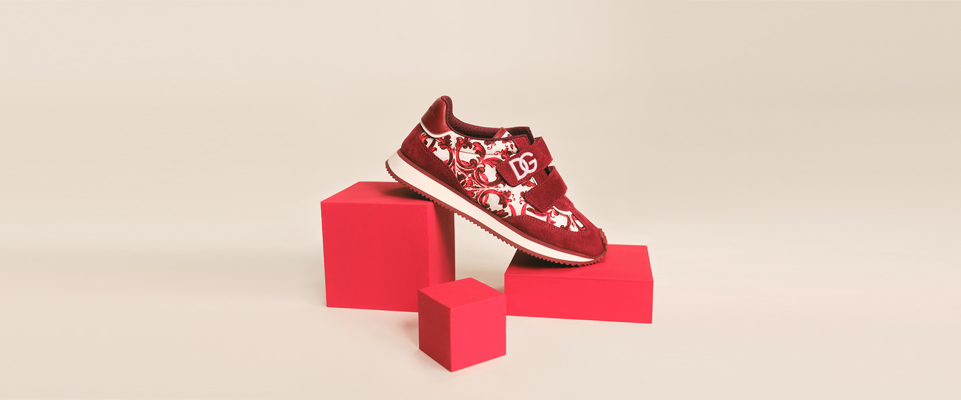https://asset.dolcegabbana.com.cn/dg-prod-eshop/7ae80187-f489-44ce-b907-55246508abb5.jpg