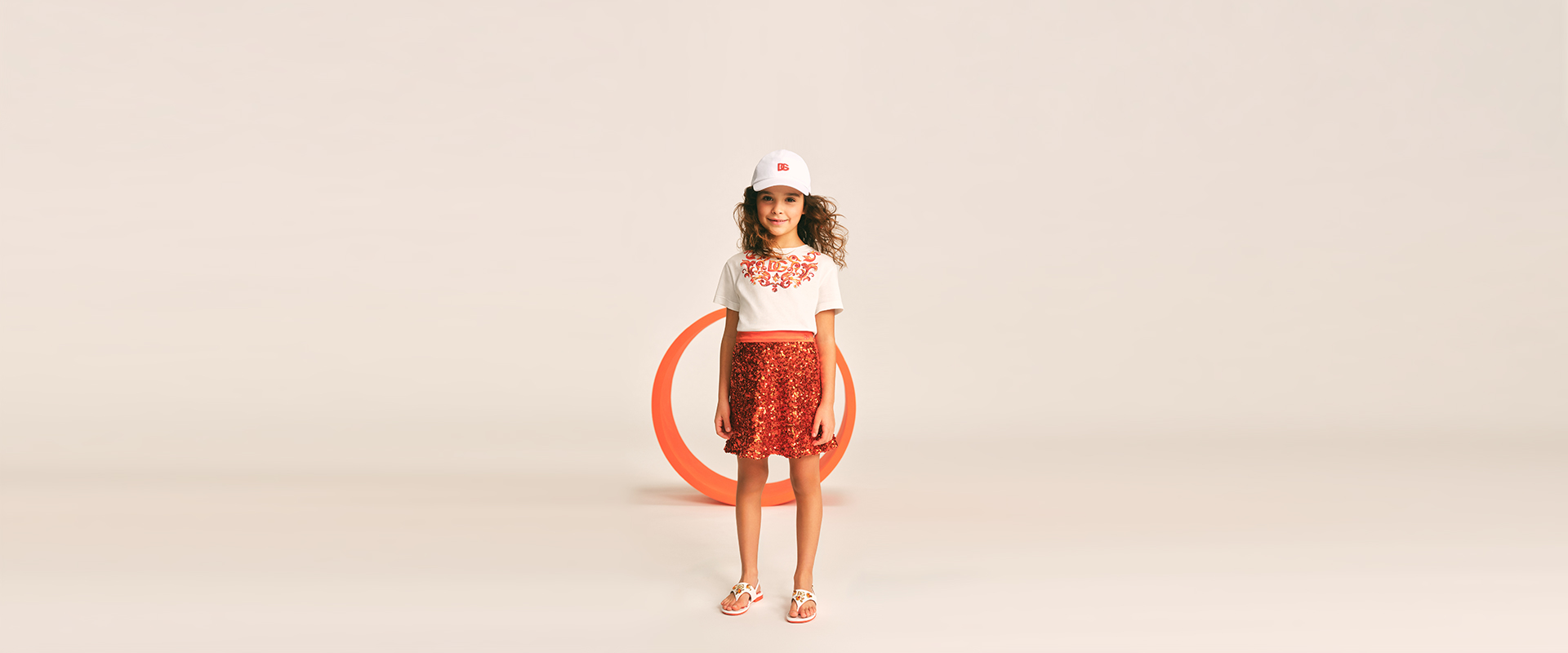 https://asset.dolcegabbana.com.cn/dg-prod-eshop/8af1fac6-113b-4070-846d-761aee5dc783.jpg