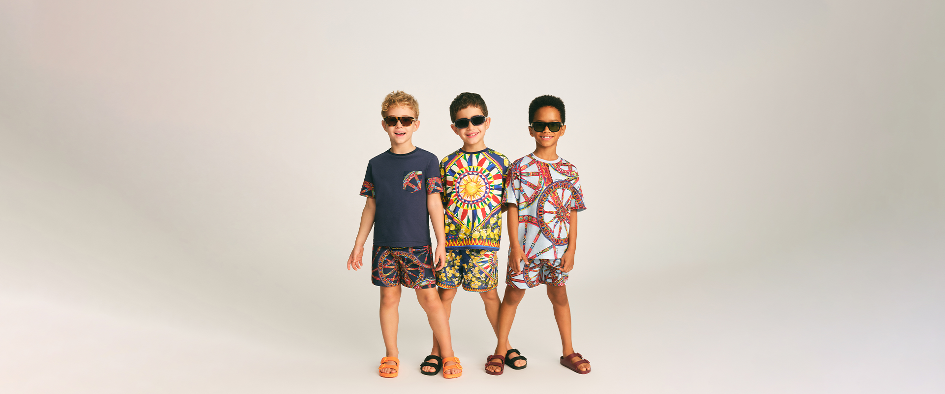 https://asset.dolcegabbana.com.cn/dg-prod-eshop/97266616-d7c0-4809-9a1e-270dbe3353ea.png