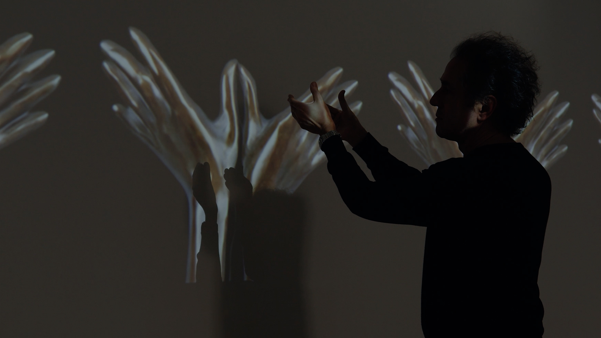 dolce-and-gabbana-dal-cuore-alle-mani-installazioni-cover-felice-limosani