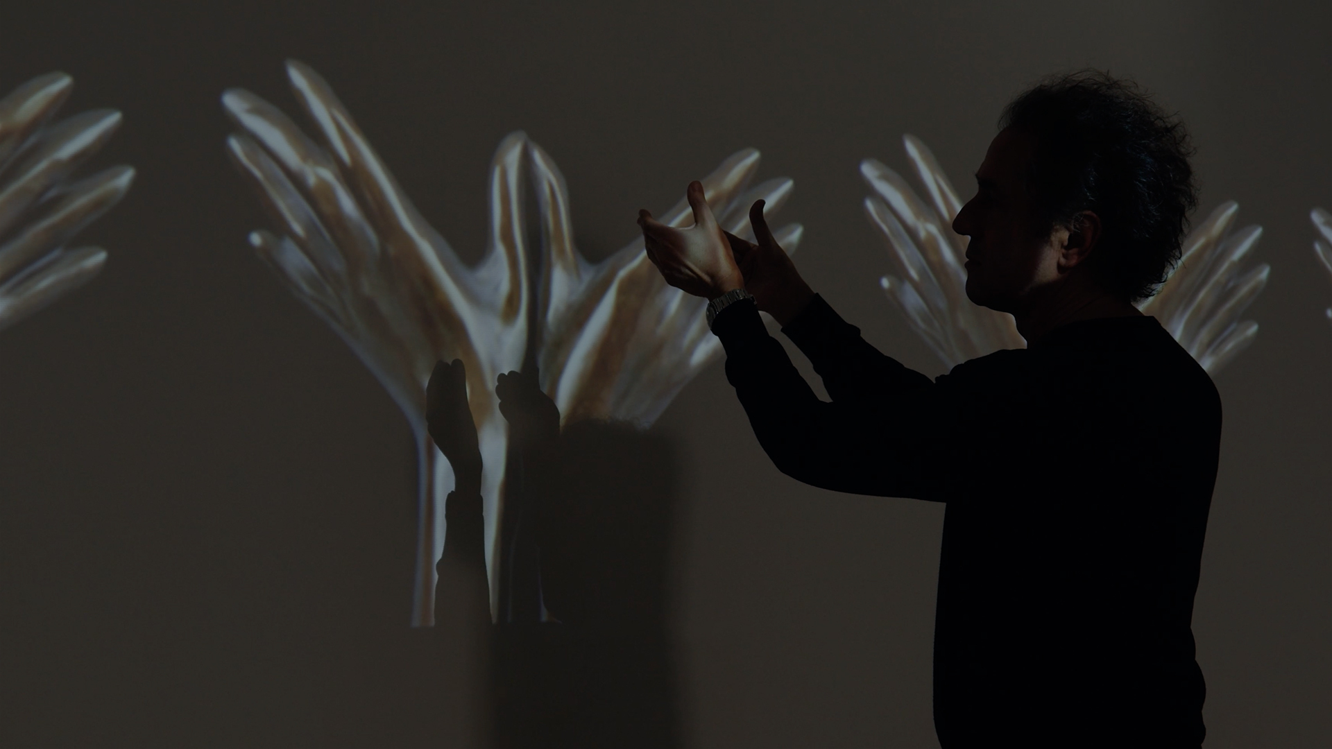 dolce-and-gabbana-dal-cuore-alle-mani-installazioni-cover-felice-limosani