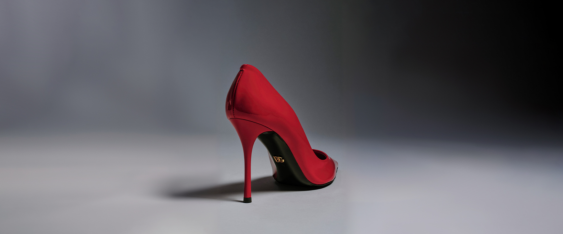 https://asset.dolcegabbana.com.cn/dg-prod-eshop/9cf299a5-327d-4201-905e-6f6a6b56deae.jpg