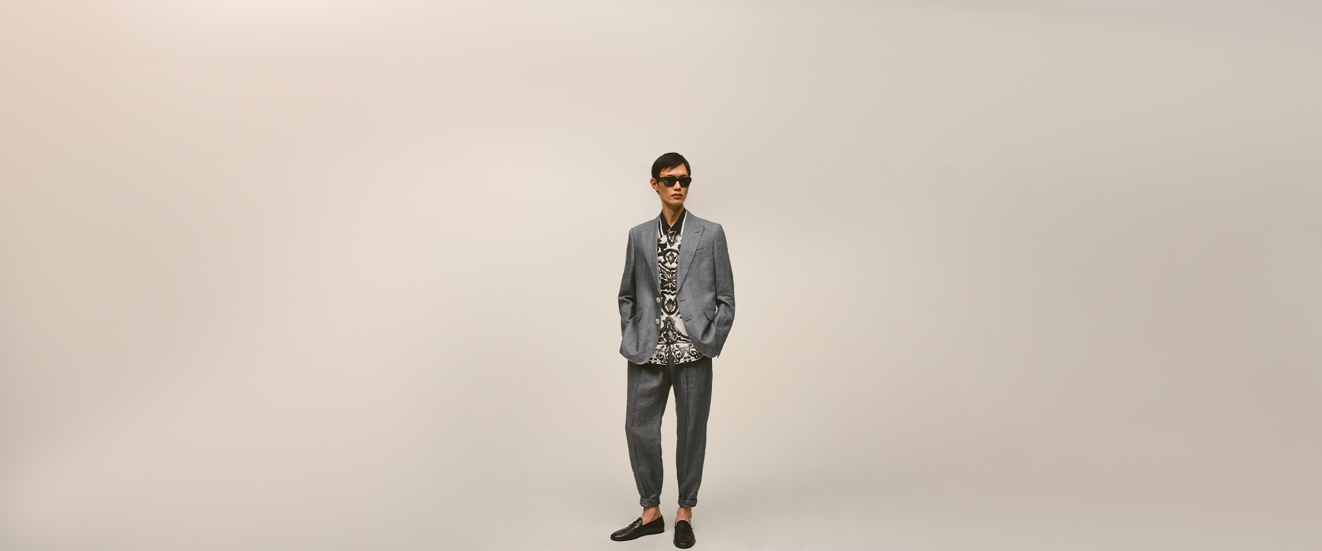 https://asset.dolcegabbana.com.cn/dg-prod-eshop/9d1c8a5c-f6c2-4a83-b38a-ee32864d1a5c.jpg