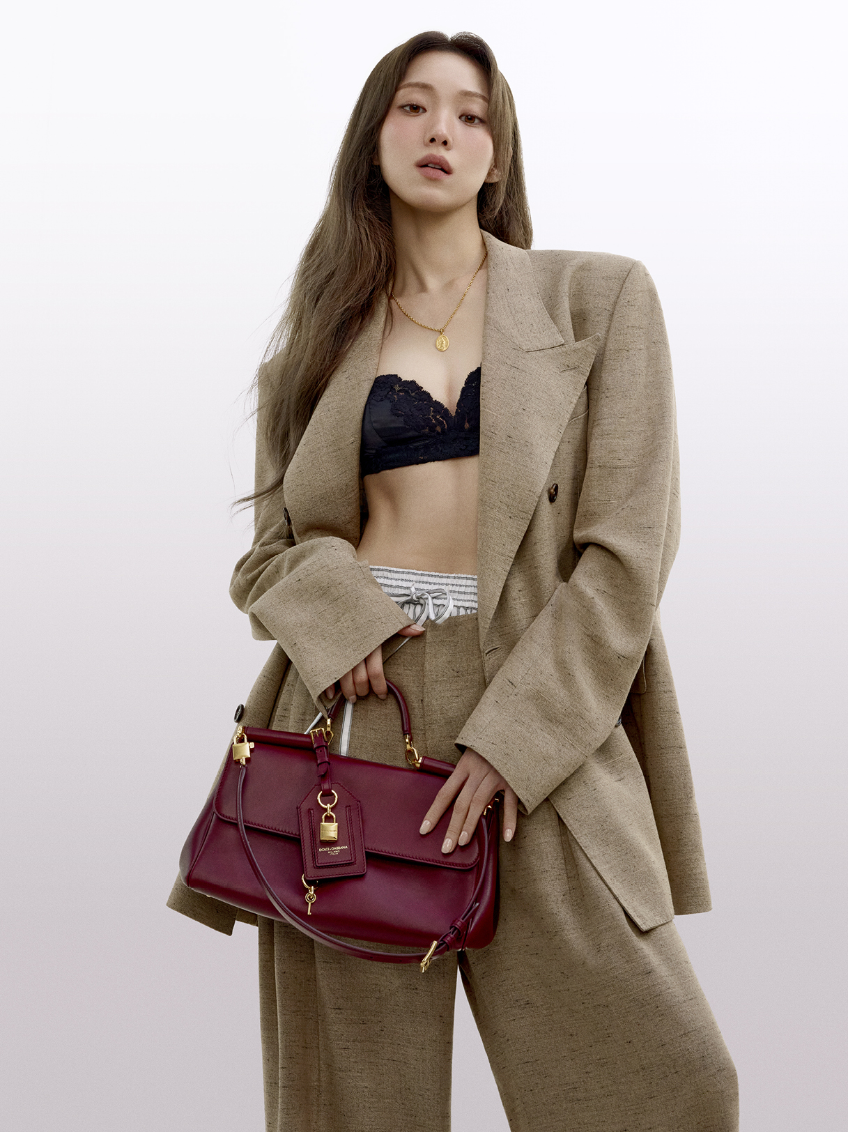 02B_DG_ADV_APAC_SS26_WOMAN_PH_KIM-HEE_JUNE_NO_LOGO