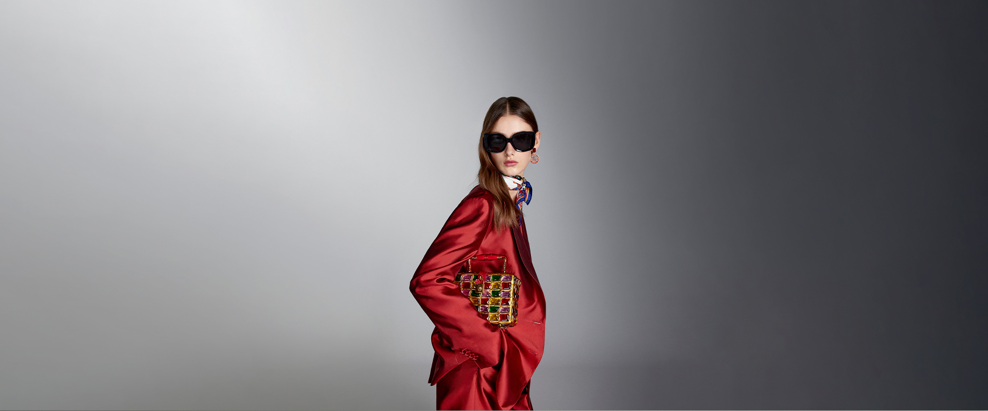 https://asset.dolcegabbana.com.cn/dg-prod-eshop/a3aed487-3be8-48db-a0a2-571851557754.jpg