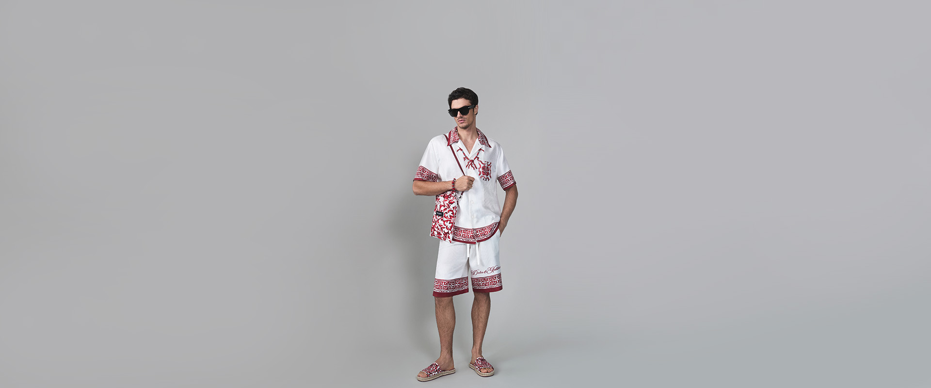 https://asset.dolcegabbana.com.cn/dg-prod-eshop/b57eaafa-2794-4d39-beea-5274ecbac88a.jpg