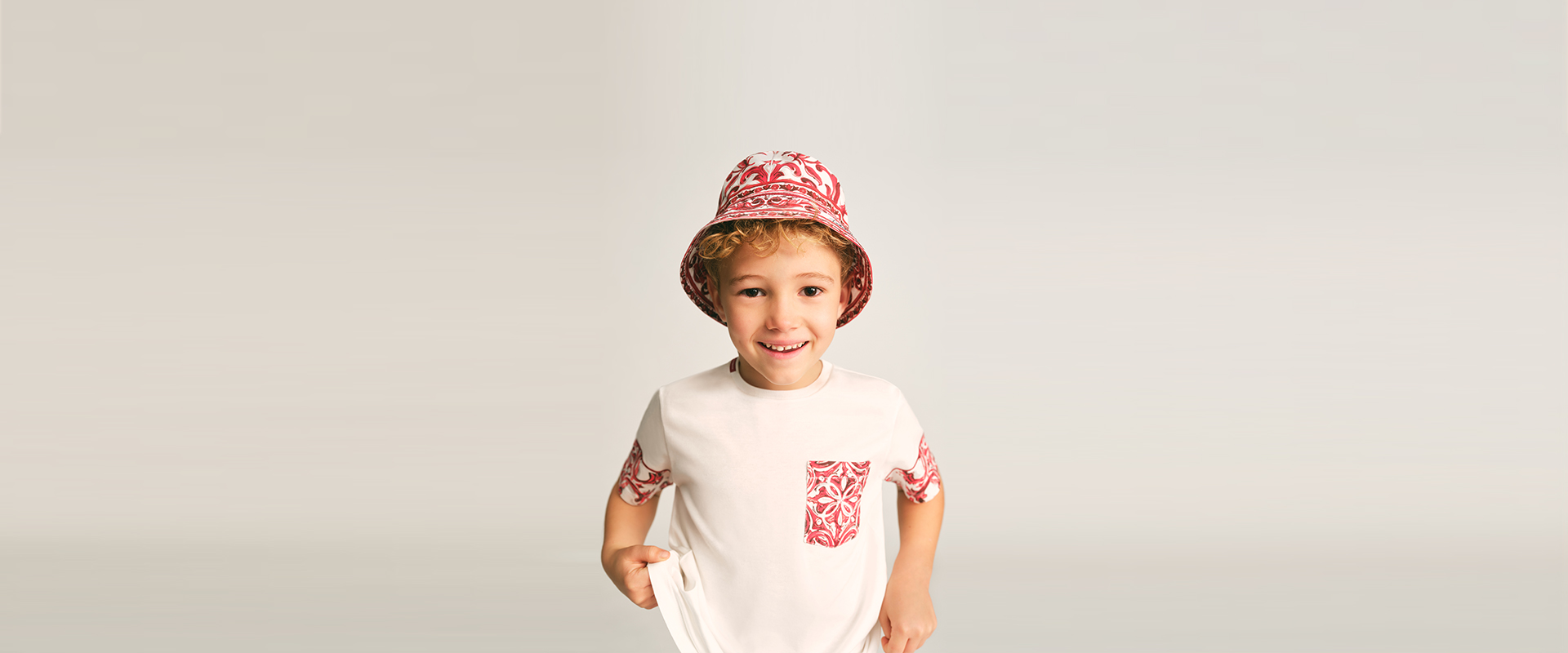 https://asset.dolcegabbana.com.cn/dg-prod-eshop/b651a399-aba9-4a9a-afe3-85e61d6c6d06.jpg