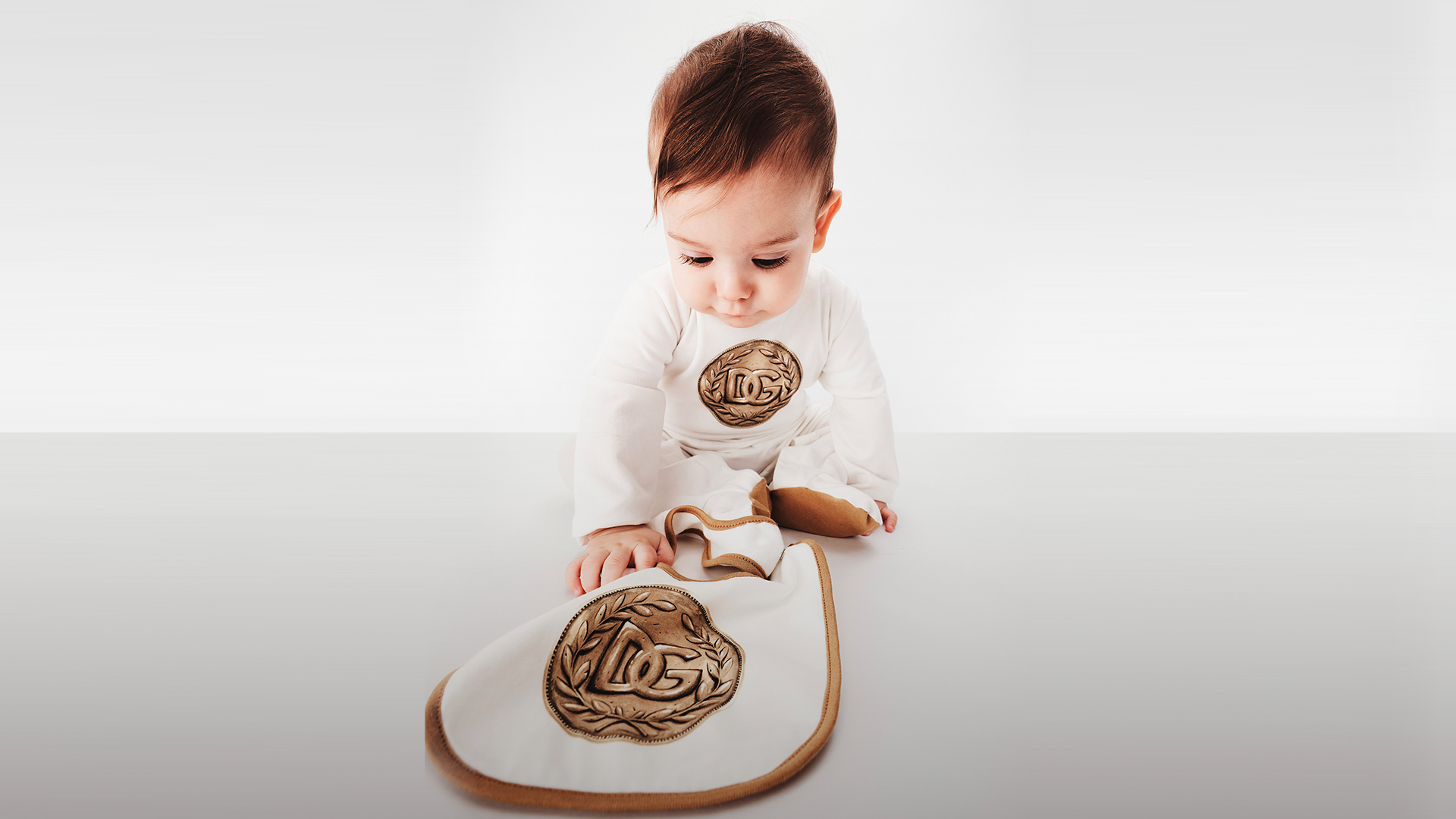 LOOK_BOOK_JUNIOR_AI_23_24_NEONATO_COMUNICAZIONE_LOOK_5