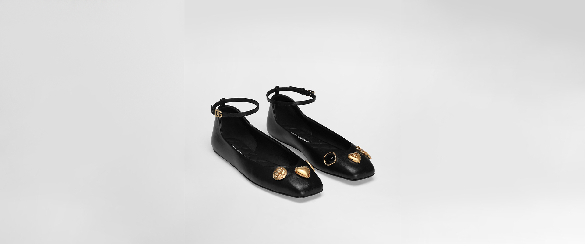 https://asset.dolcegabbana.com.cn/dg-prod-eshop/c016df4c-320f-4bdd-a737-6865ba84bfd3.jpg