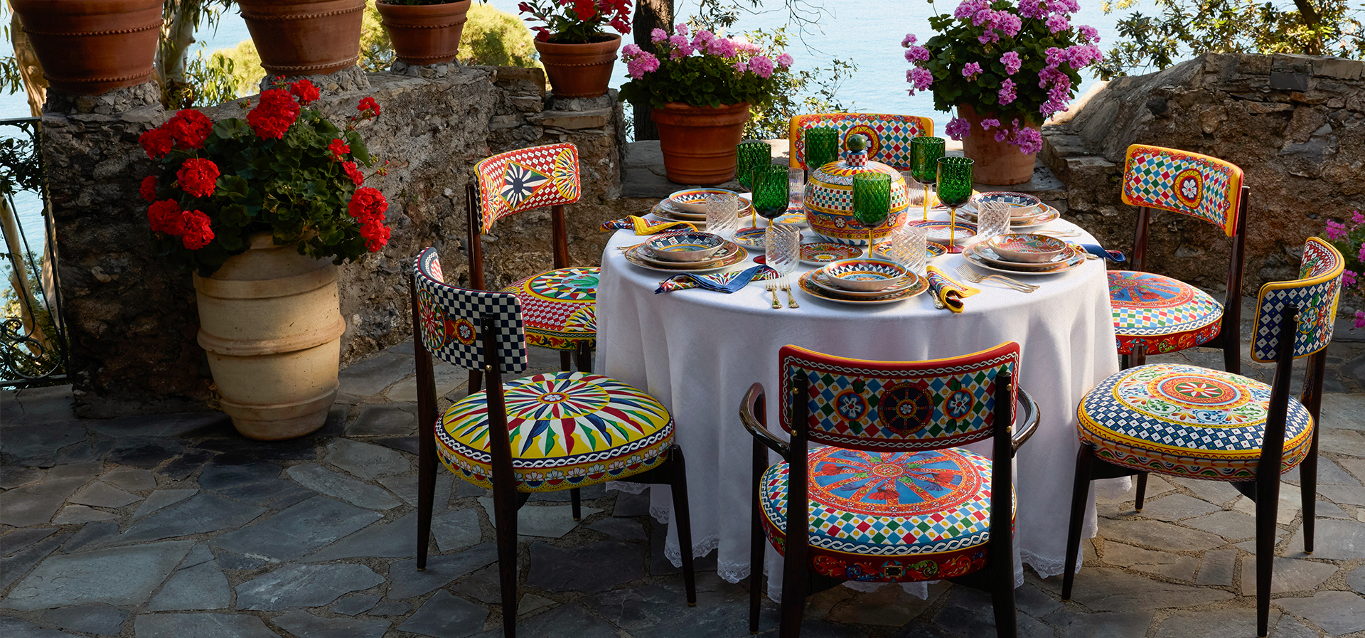 DG_Casa_SS26_shPortofino_16_9_tavola_carretto_1_no_logo