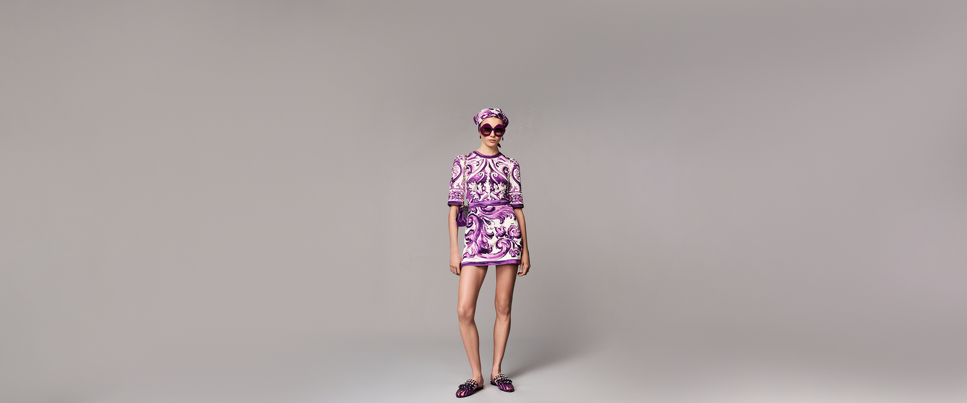 https://asset.dolcegabbana.com.cn/dg-prod-eshop/caeede6b-330a-492a-b6d6-a696ac79eabb.jpg