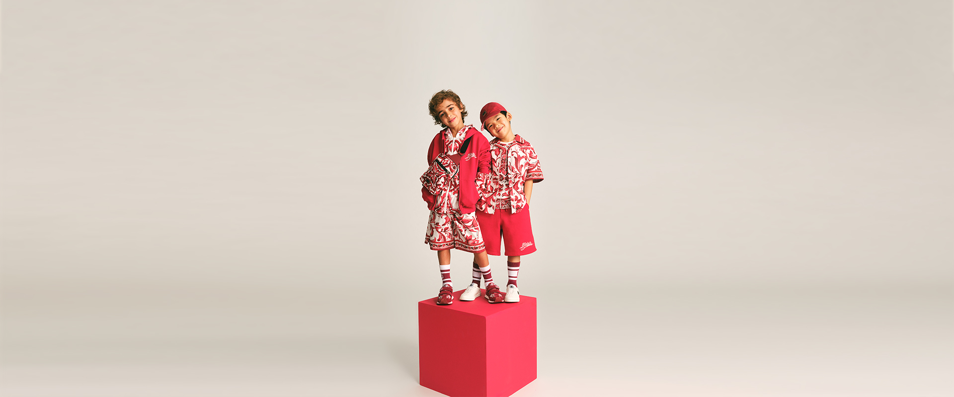 https://asset.dolcegabbana.com.cn/dg-prod-eshop/ccef2fd3-017c-4700-a9be-0f1a071c7514.jpg