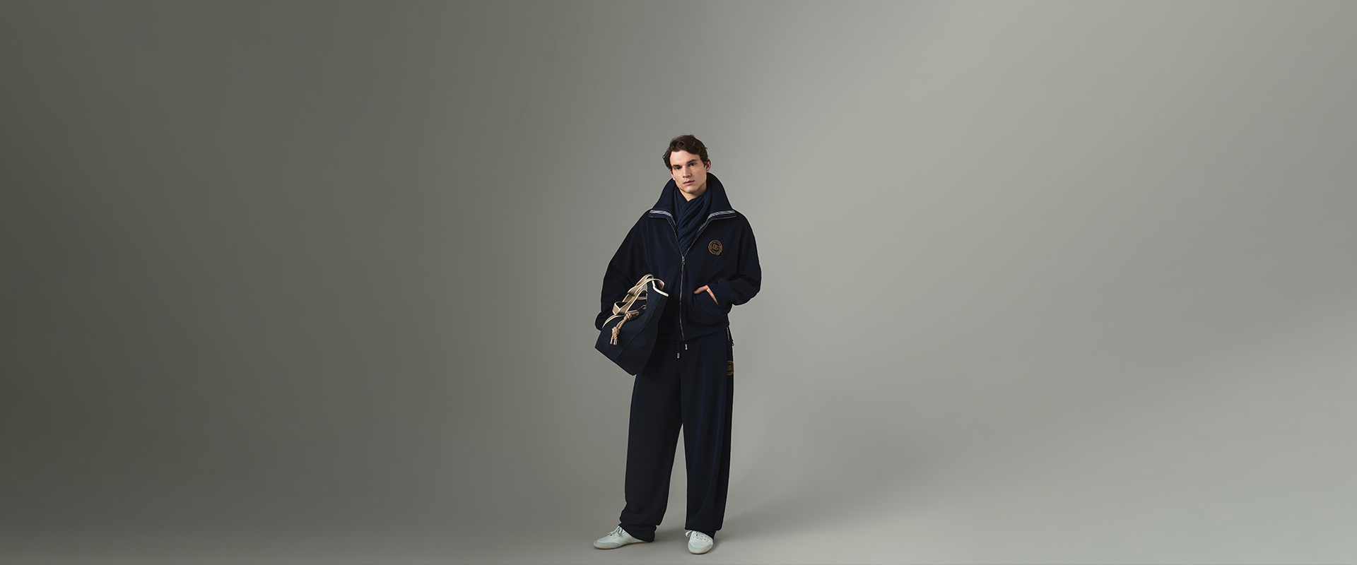 https://asset.dolcegabbana.com.cn/dg-prod-eshop/d9be2f49-9053-4772-baf2-f041b6834203.jpg
