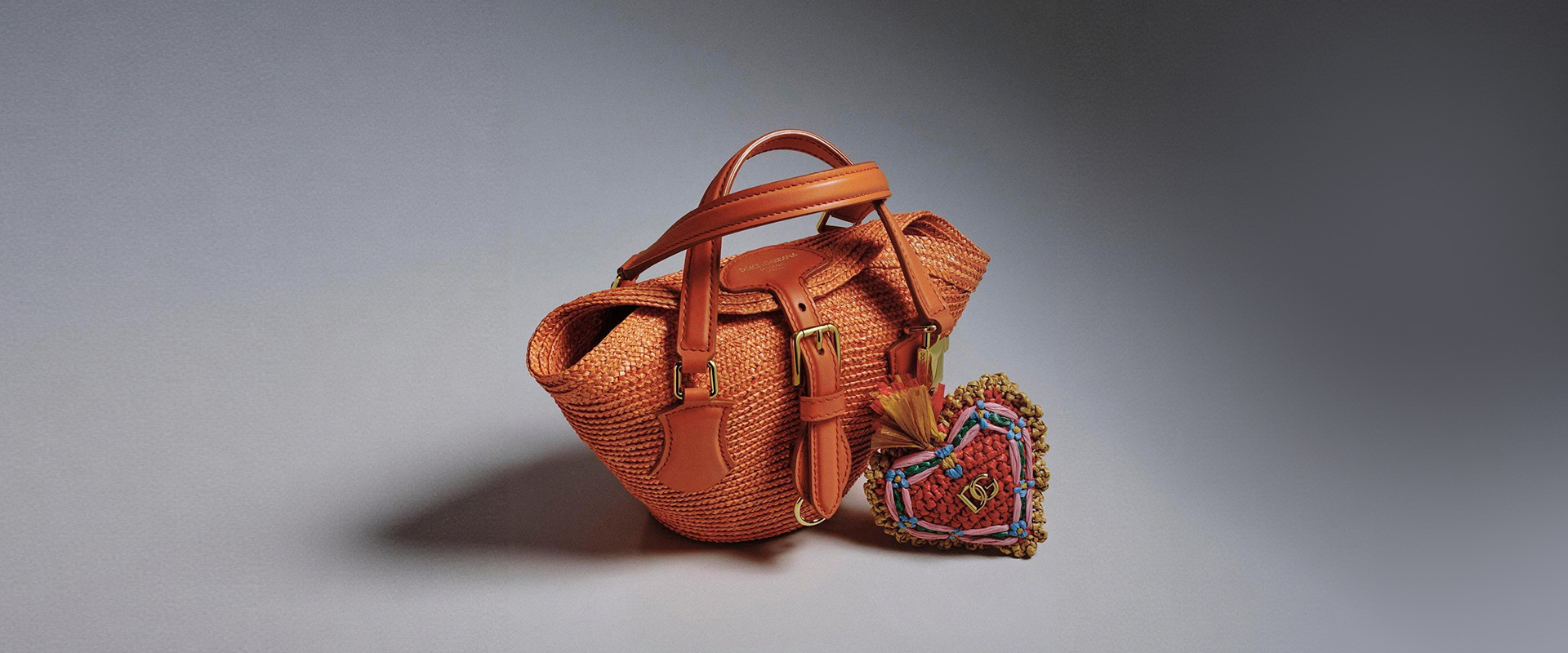 https://asset.dolcegabbana.com.cn/dg-prod-eshop/da9e8214-6cc5-4fb7-a276-cf3e4e99761e.jpg