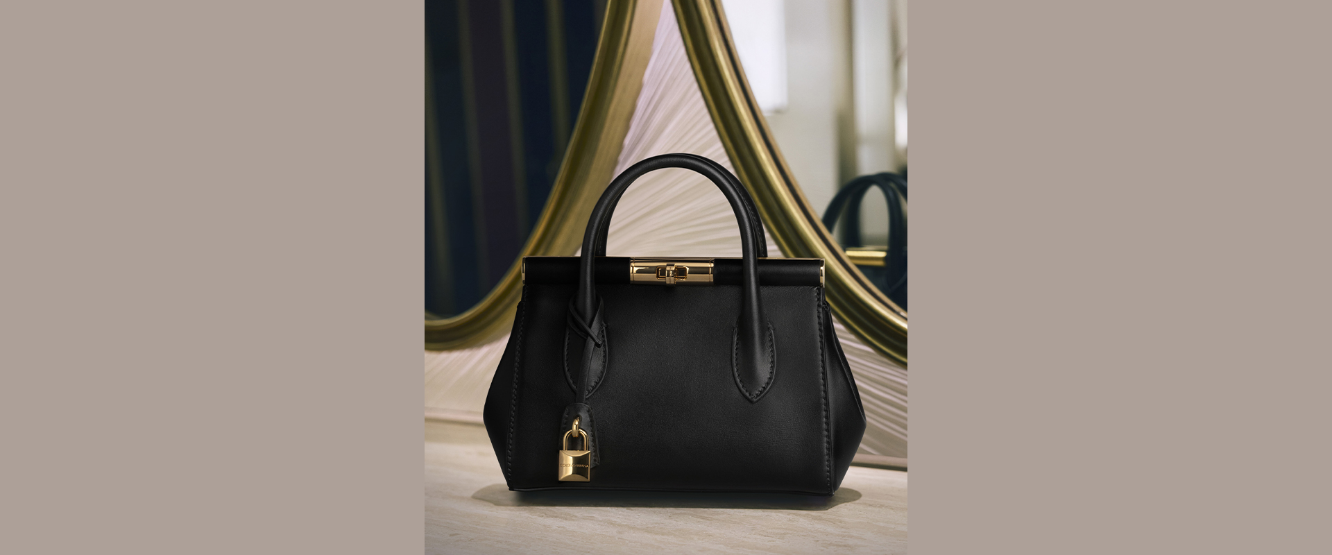 https://asset.dolcegabbana.com.cn/dg-prod-eshop/dacd0aa7-0fa0-4014-b0ab-c60c58feab25.jpg