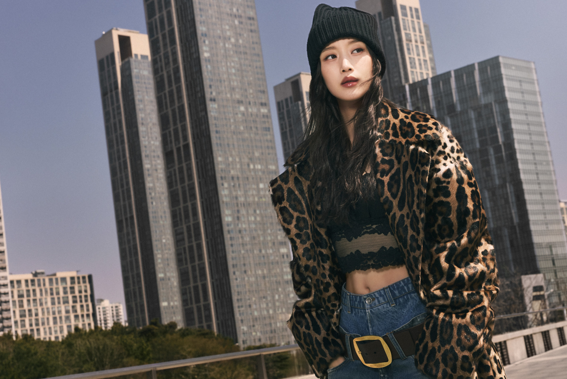 DG_ADV_APAC_FW25_PH_JUNGWOOK-MOK_WOMAN_02-03_NO_LOGO