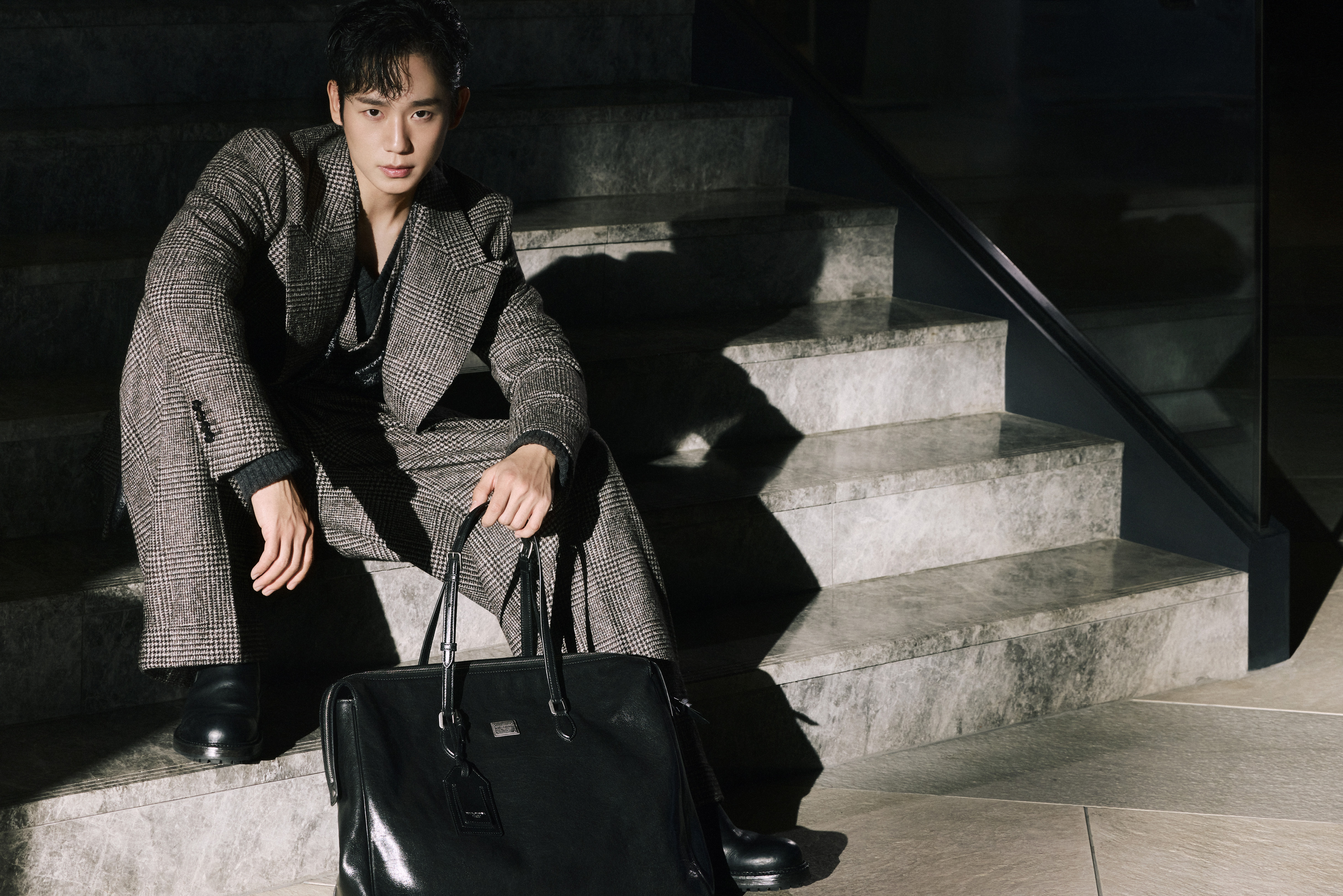 DG_ADV_APAC_FW25_PH_JUNGWOOK-MOK_MAN_49-50_NO_LOGO