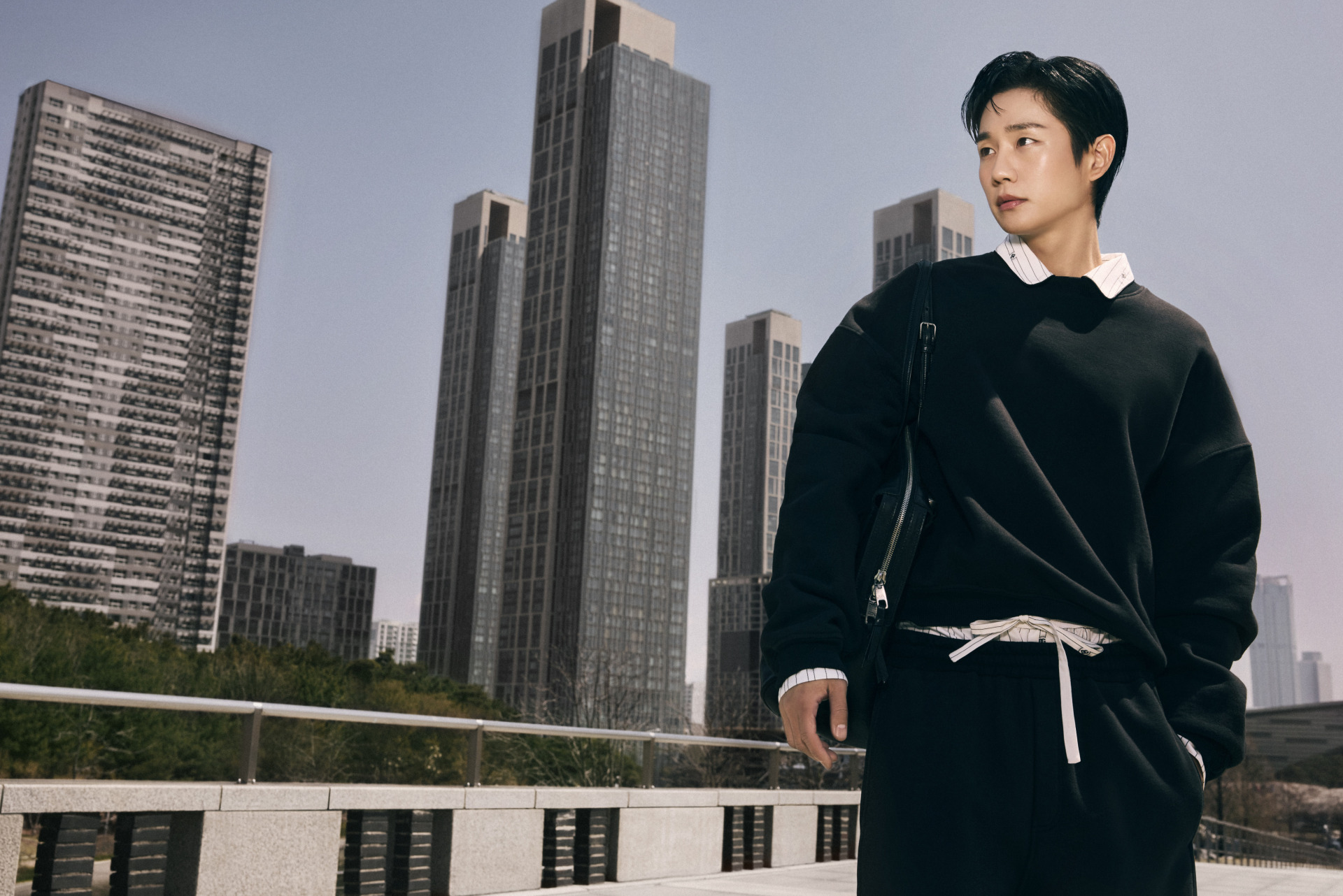 DG_ADV_APAC_FW25_PH_JUNGWOOK-MOK_MAN_37-38_NO_LOGO