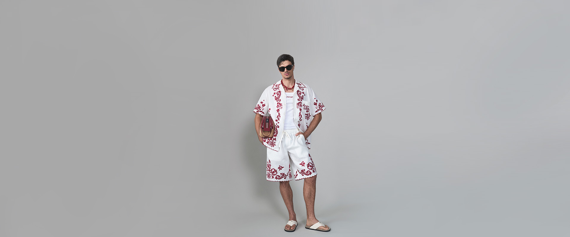 https://asset.dolcegabbana.com.cn/dg-prod-eshop/f40d0d8b-77a4-47c1-8c98-54240c3afc7f.jpg