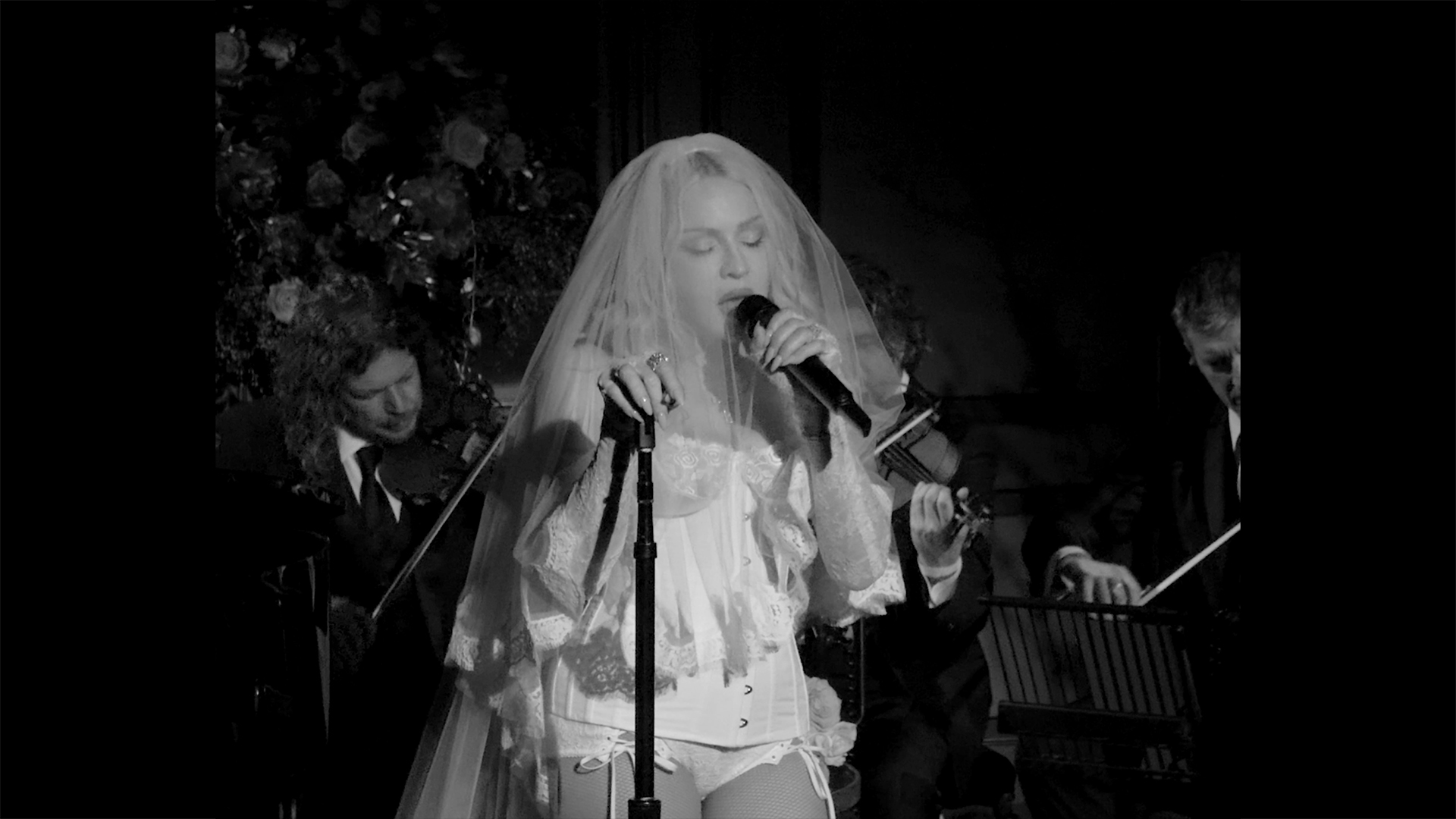 dolce-and-gabbana-womwn-fall-winter-2026-fashion-show-celebrities-front-row-madonna-cover-performance-1