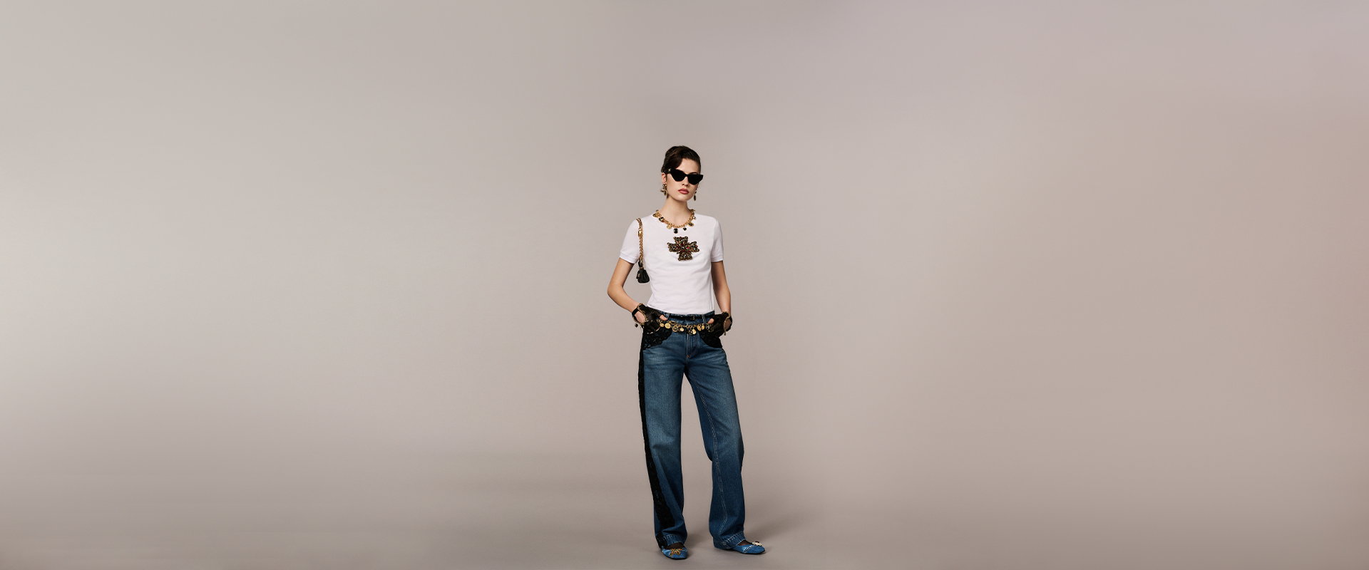 https://asset.dolcegabbana.com.cn/dg-prod-eshop/fecec636-3a92-4fa9-8a84-c3b5735b20e3.jpg
