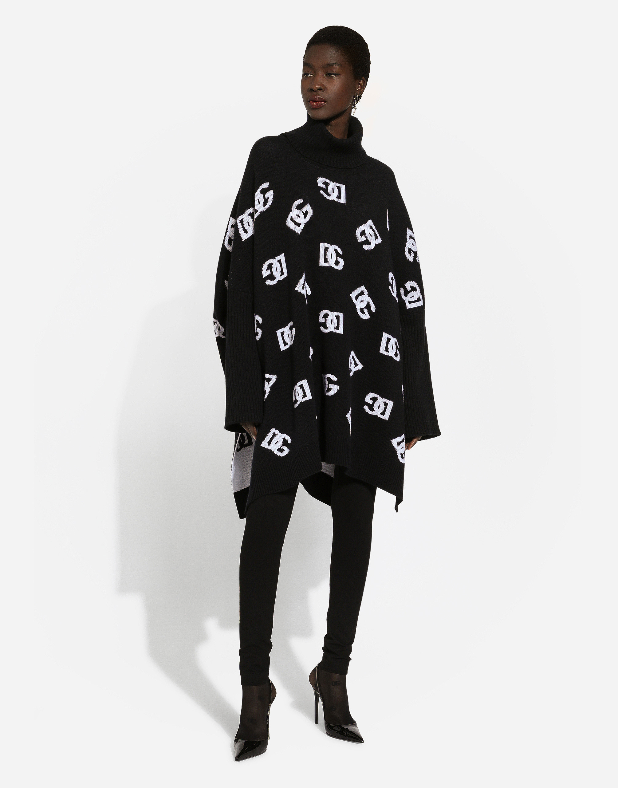 https://asset.dolcegabbana.com.cn/dg-prod-pim/1742350097-322-FXV08TJCVS2-BLACK2FWHITE-2.png