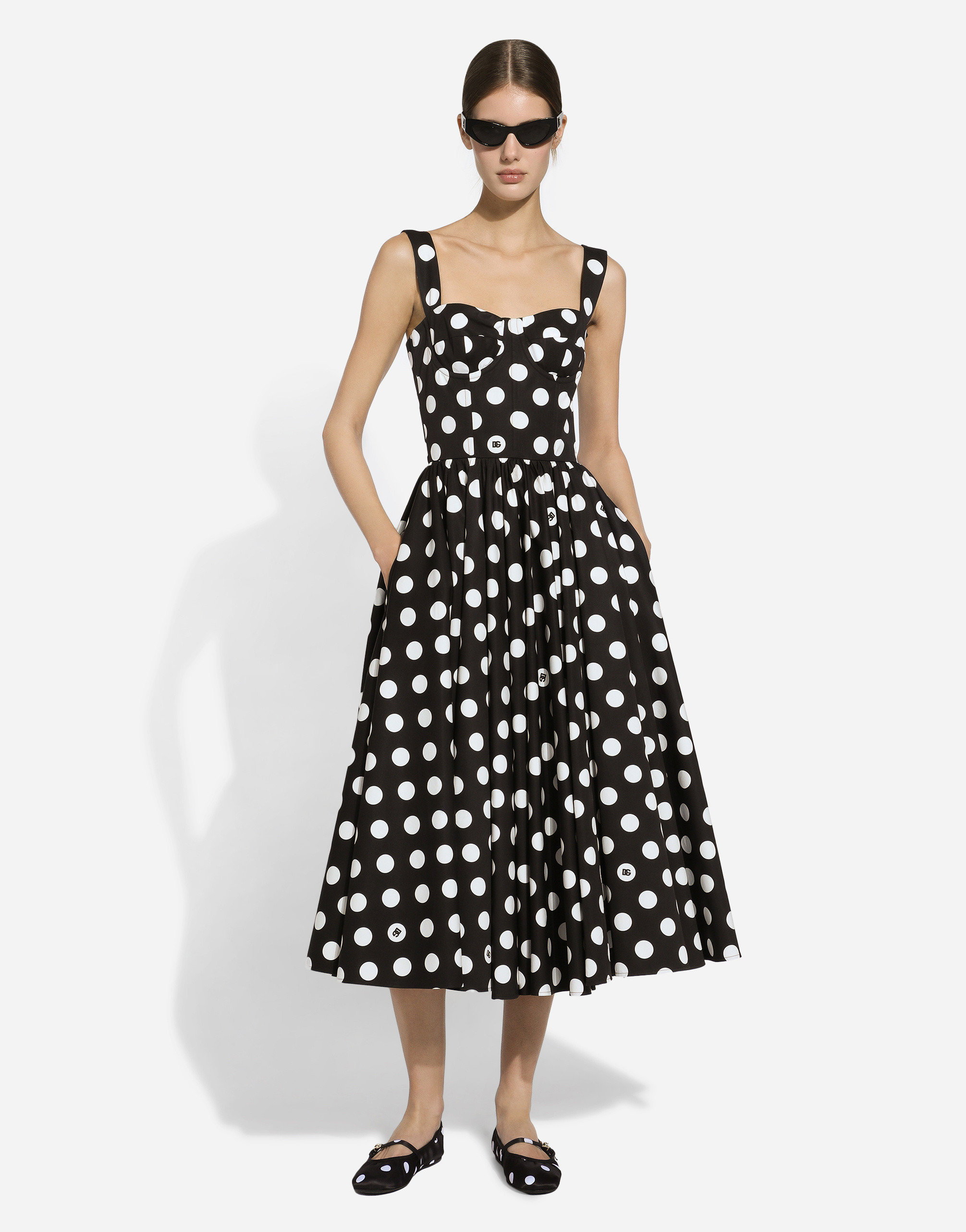 https://asset.dolcegabbana.com.cn/dg-prod-pim/1742350750-322-F6JJDTHS5R9-POIS%2BGR%2B22C8%2BF.NERO-2.png